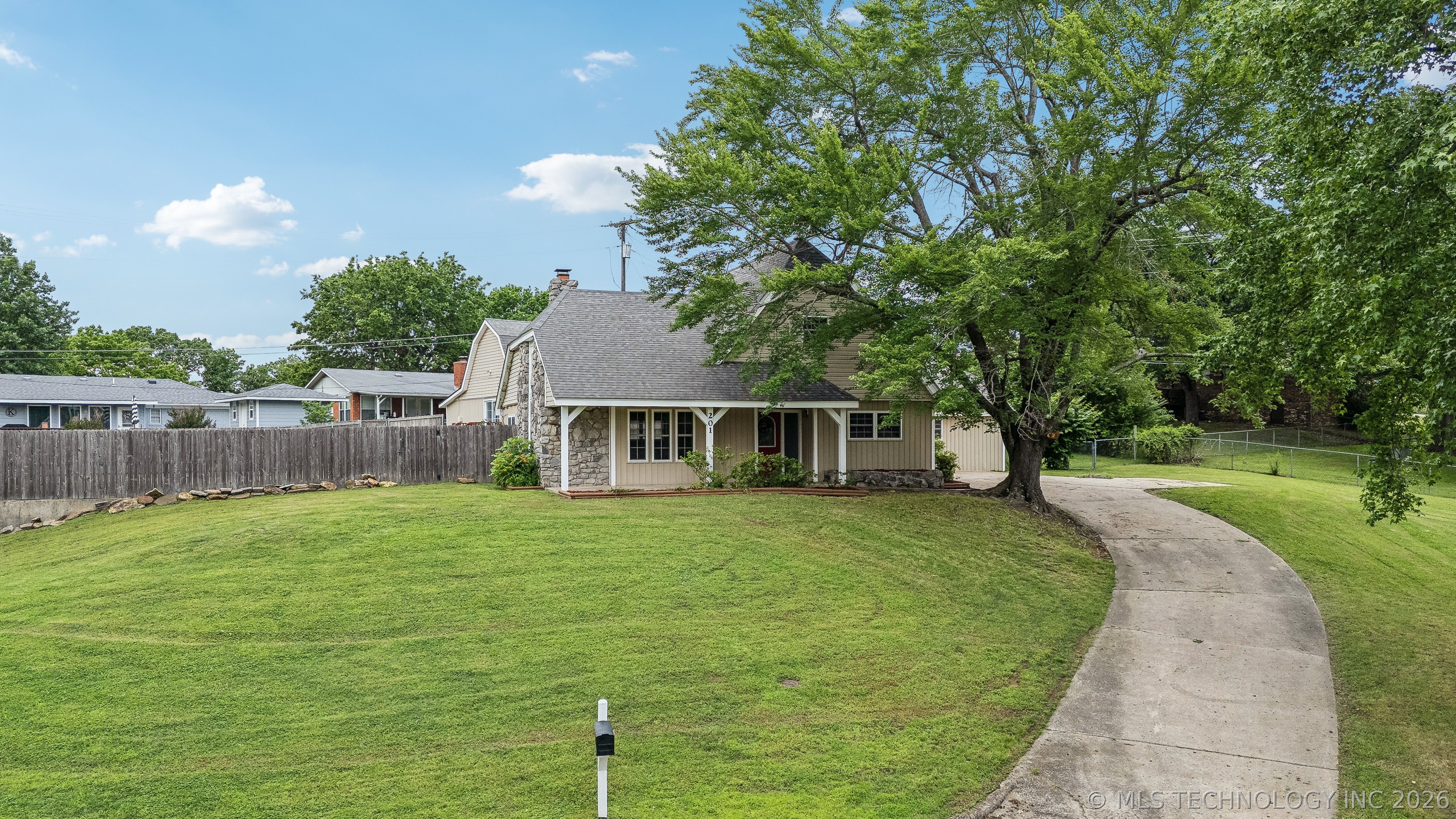 206 Sandy Circle Property Photo 1