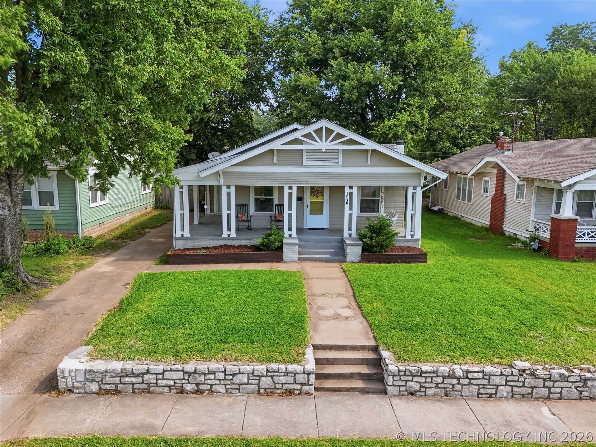 1939 E 13th Place Property Photo 2
