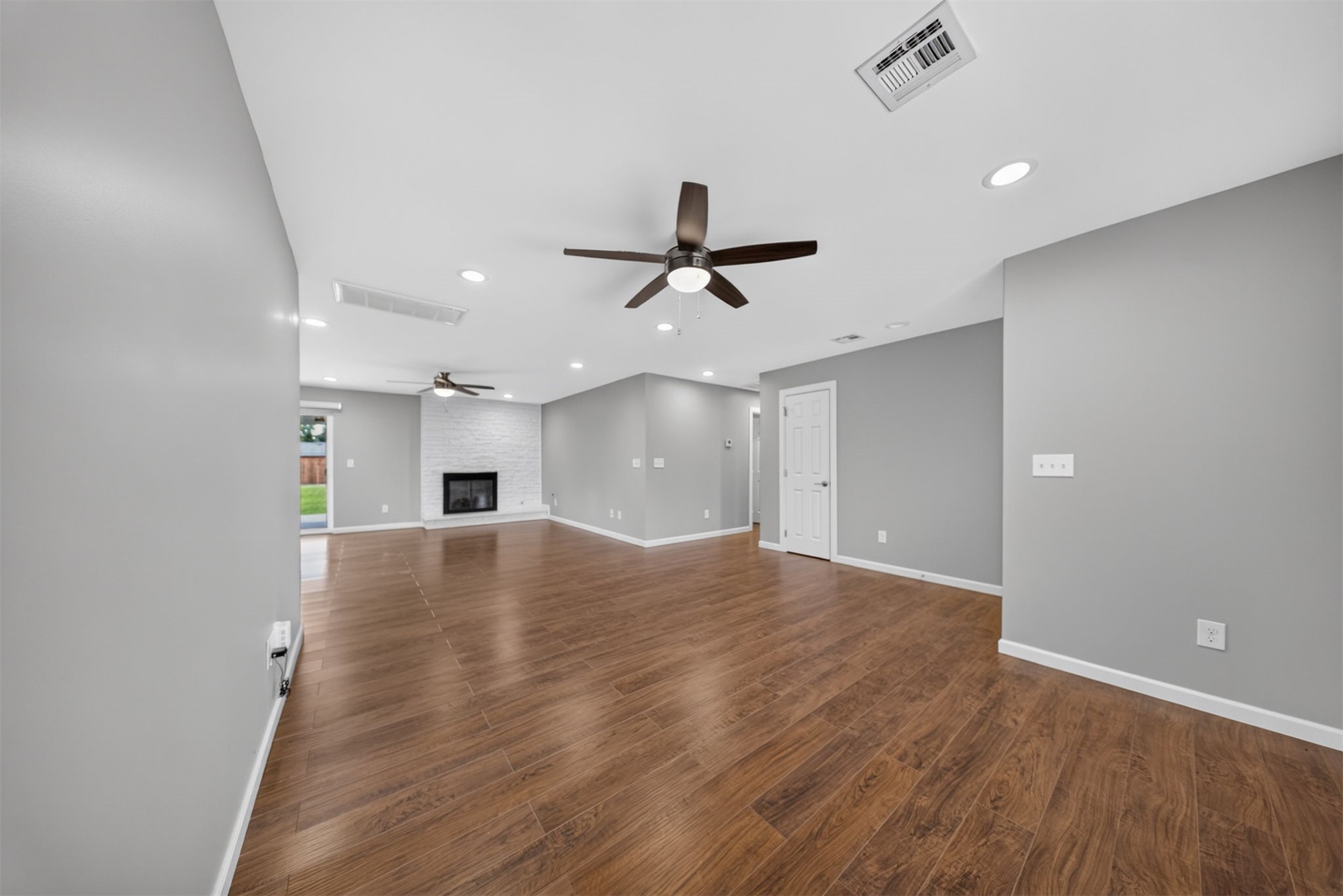 3305 S 88th East Avenue Property Photo 4