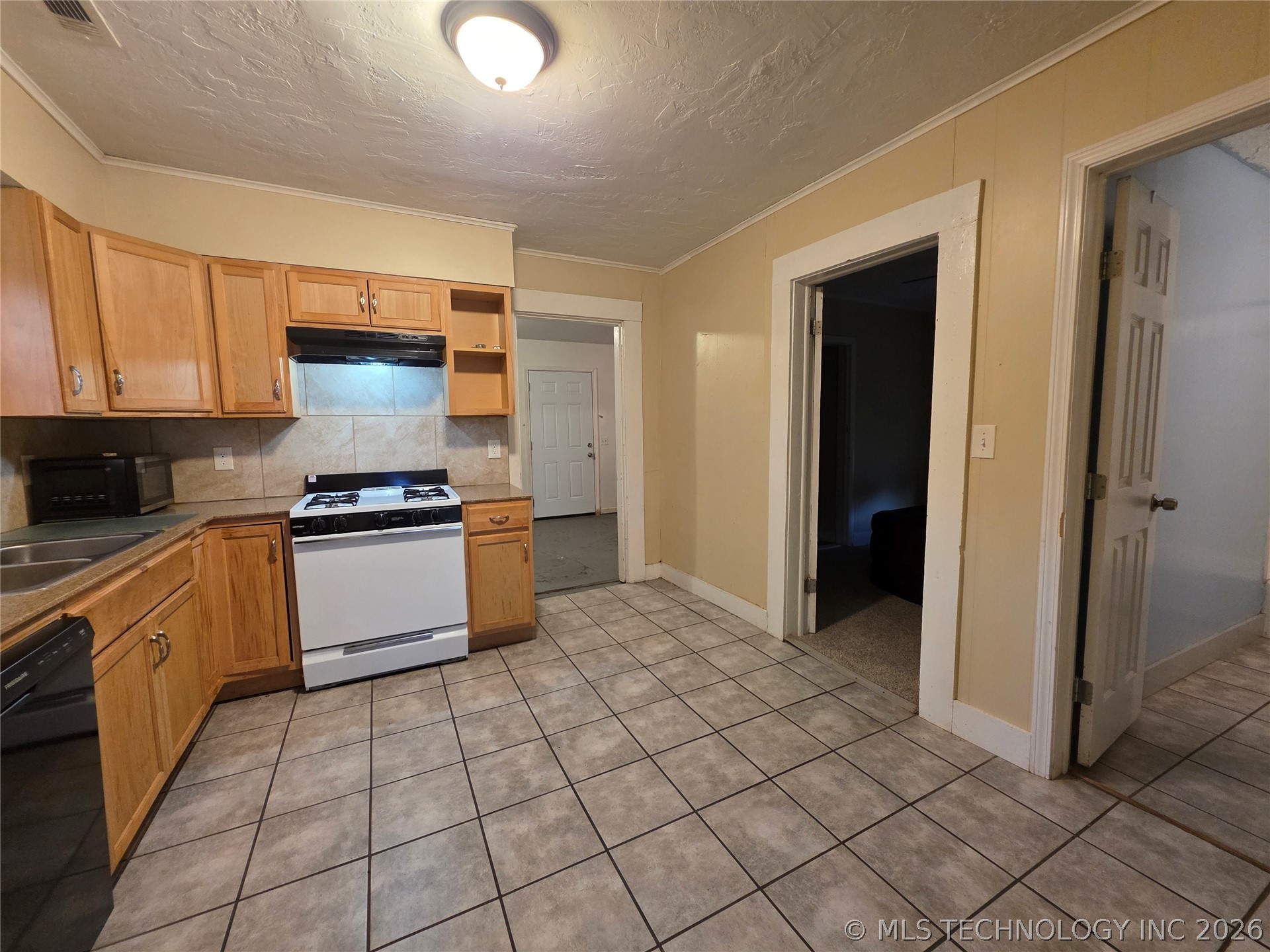 403 S 47th West Avenue Property Photo 6