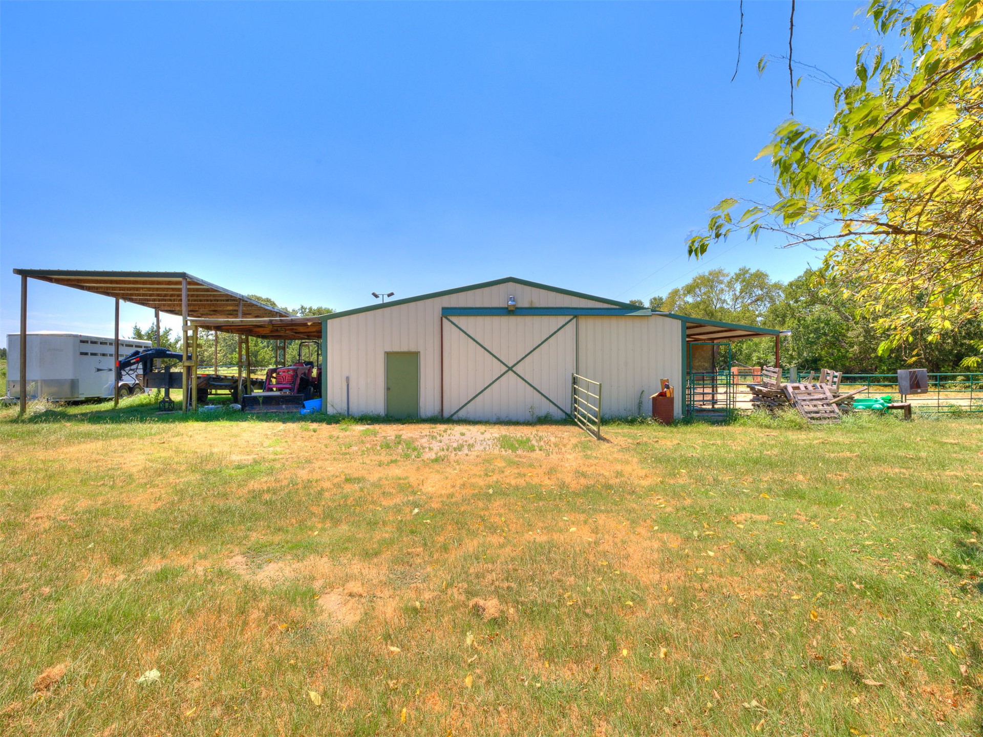 9735 E Sandy Creek Road Property Photo 9
