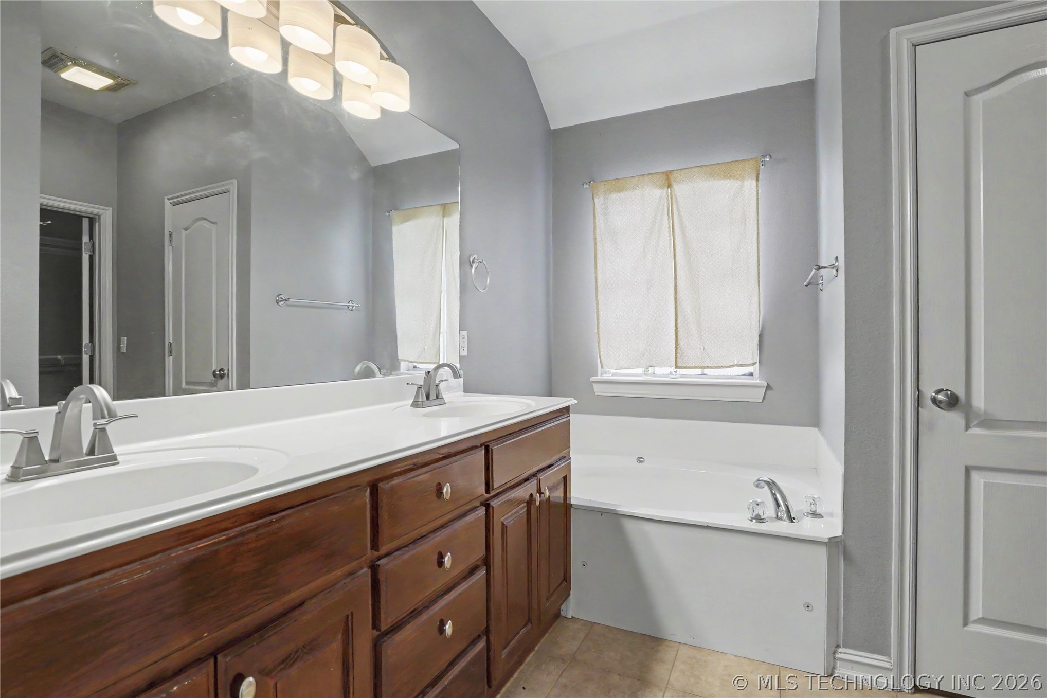 18905 E 50th Place S Property Photo 19