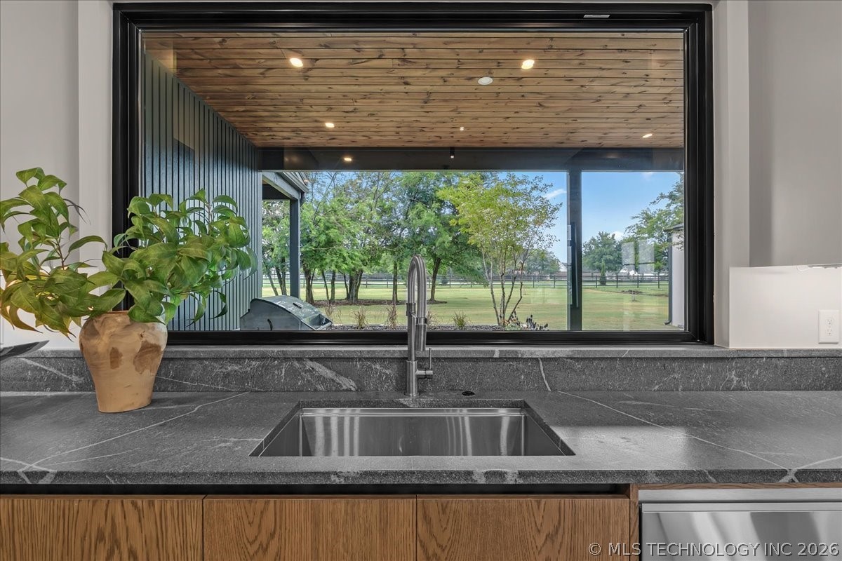 17744 E White Tail Cove Property Photo 22