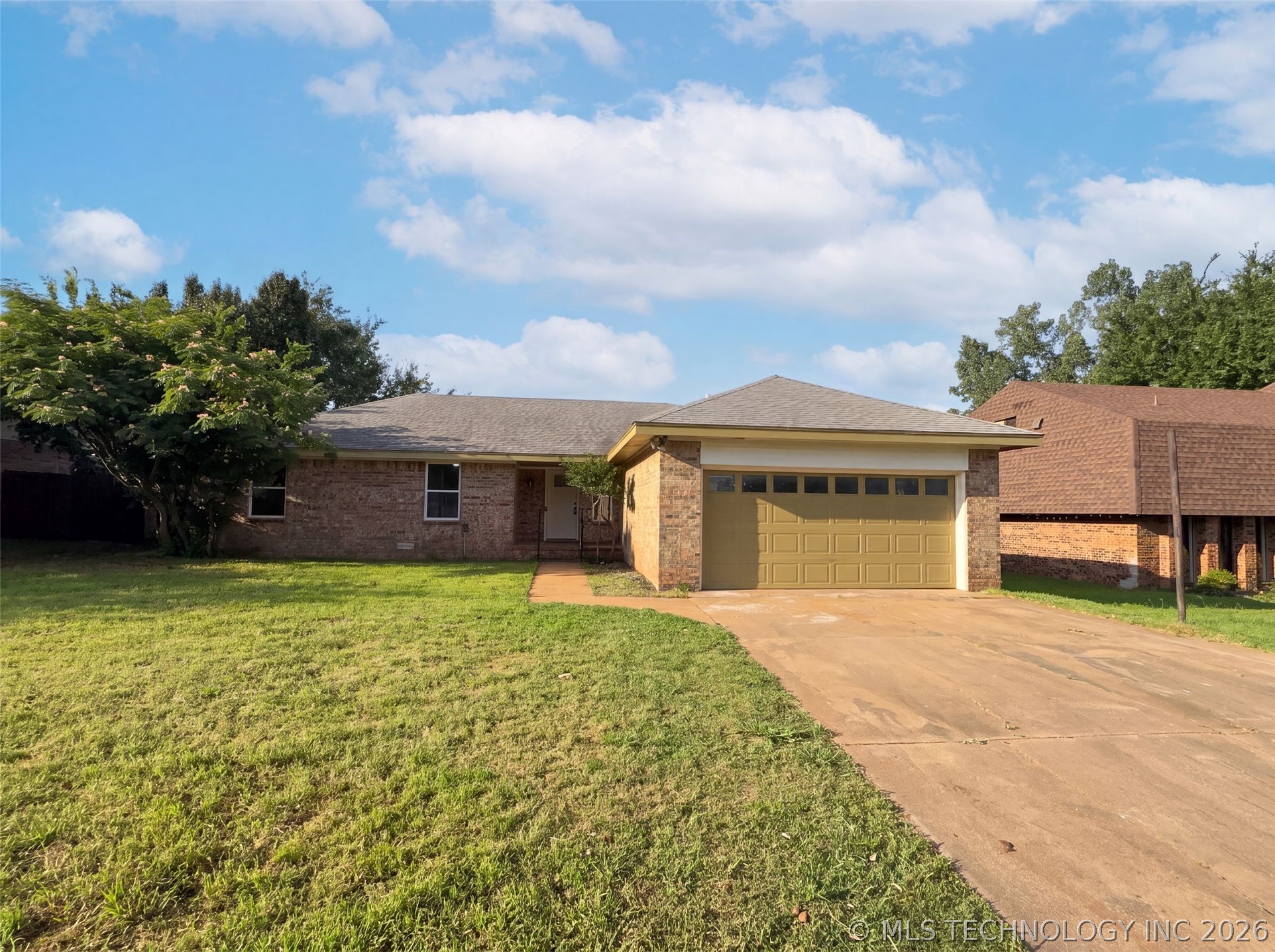 1123 E Willham Drive Property Photo 1