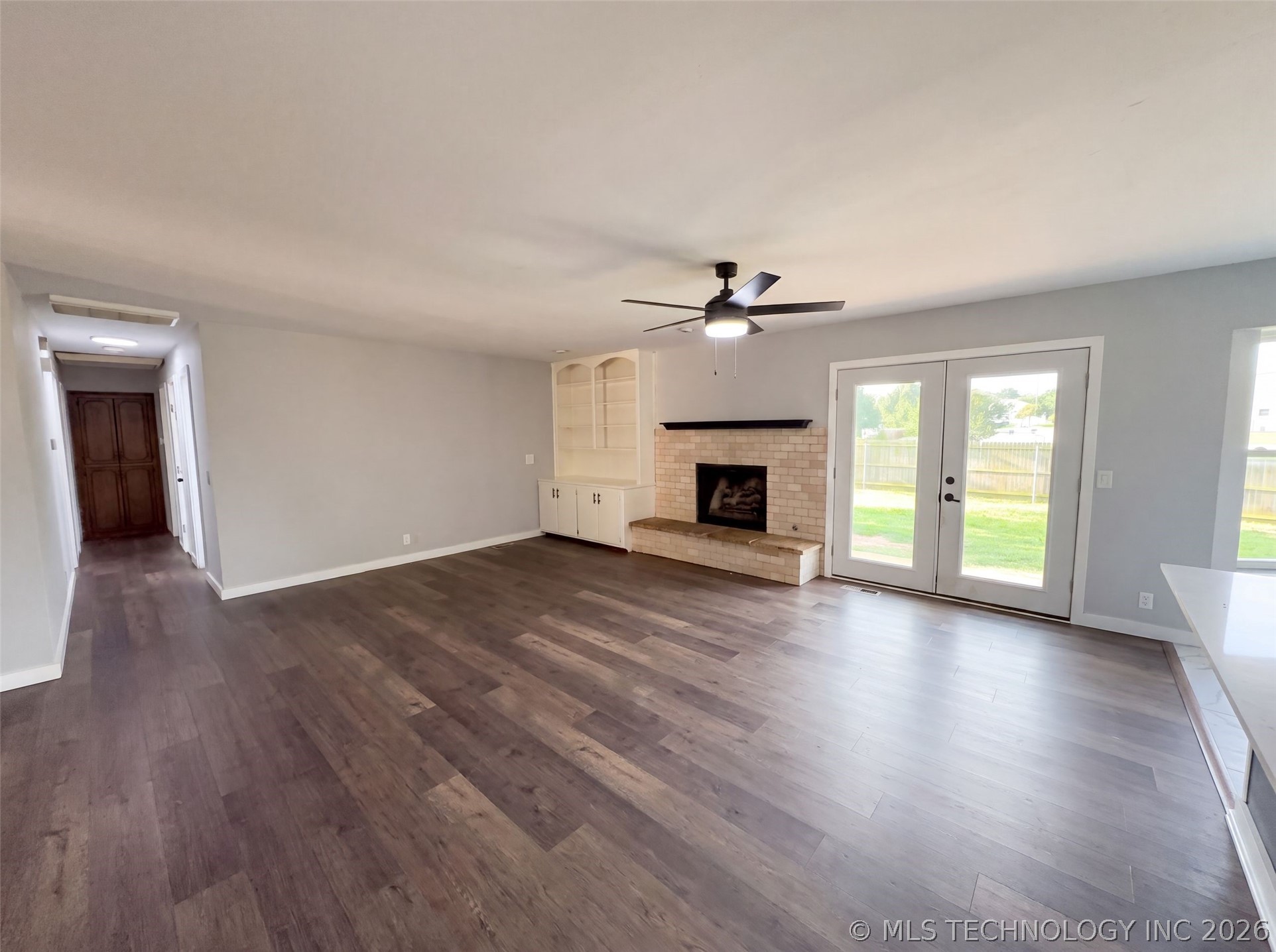 1123 E Willham Drive Property Photo 3