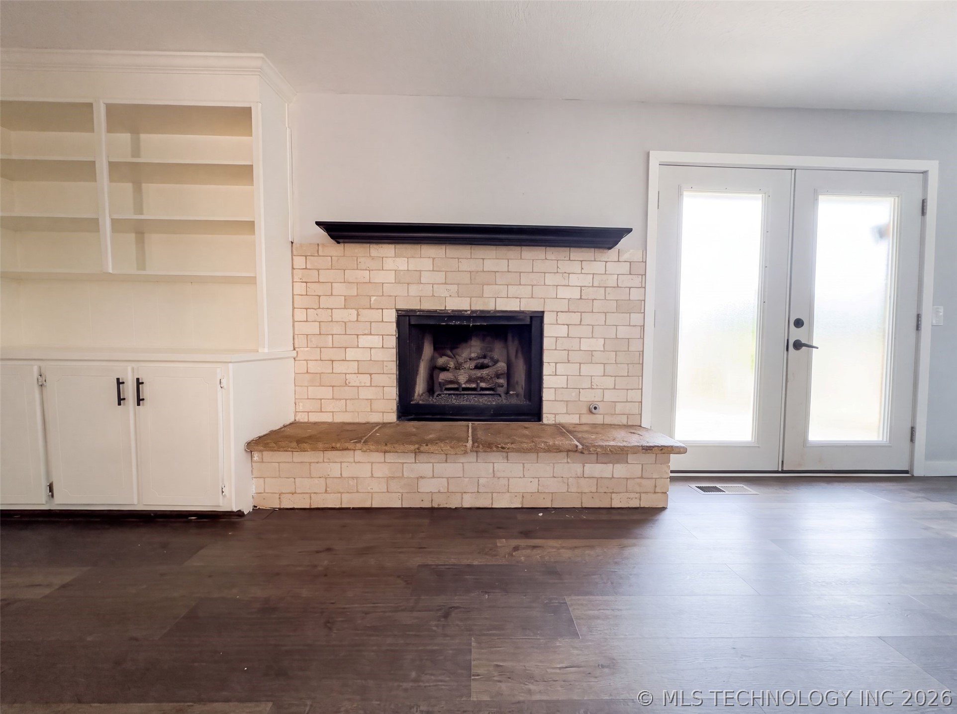 1123 E Willham Drive Property Photo 9