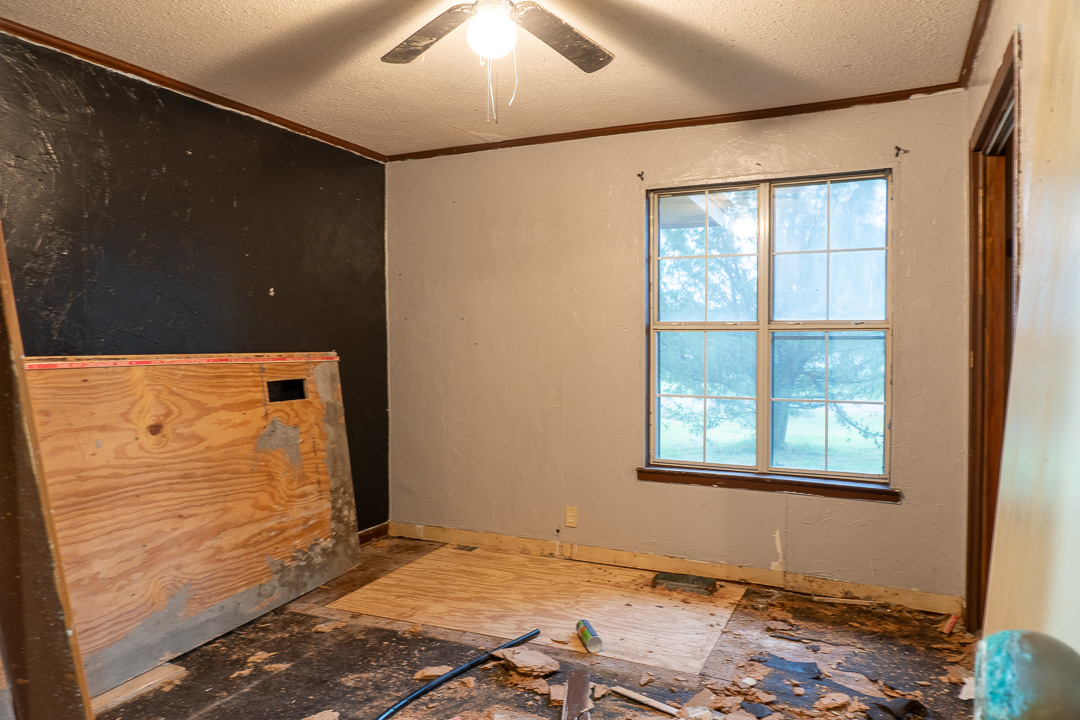 151 E 4th Property Photo 19