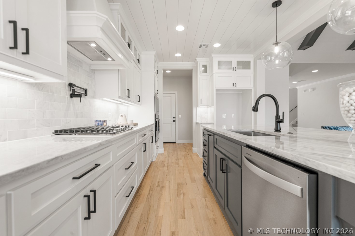 12806 S Irvington Avenue Property Photo 15