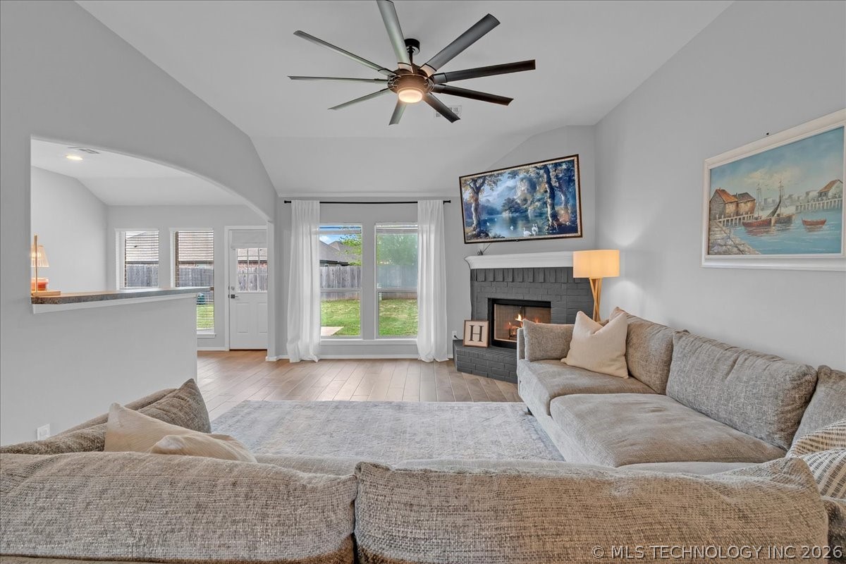 26530 Foxen Drive Property Photo 6