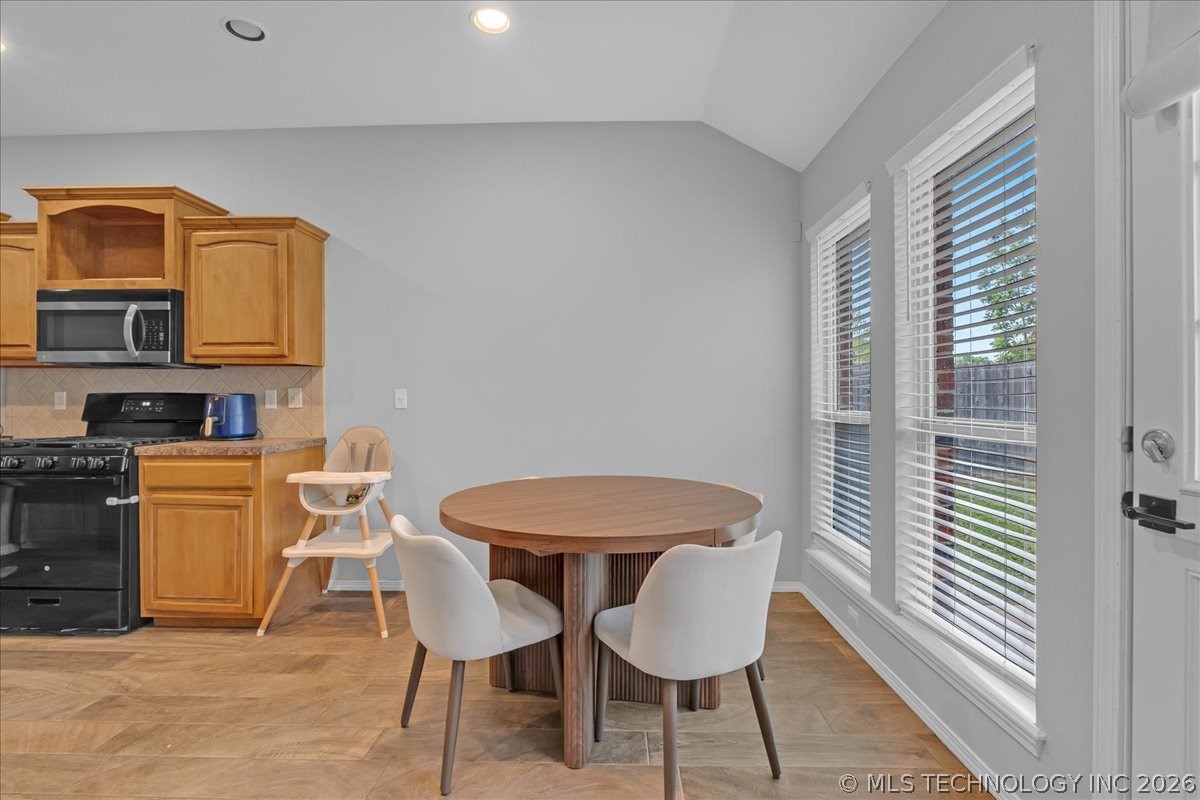 26530 Foxen Drive Property Photo 9