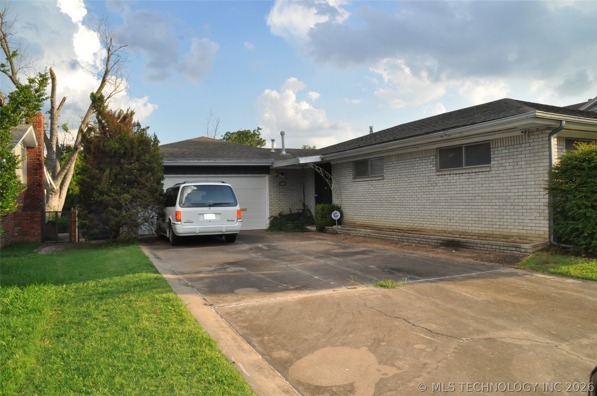 6916 E 15th Place Property Photo 1