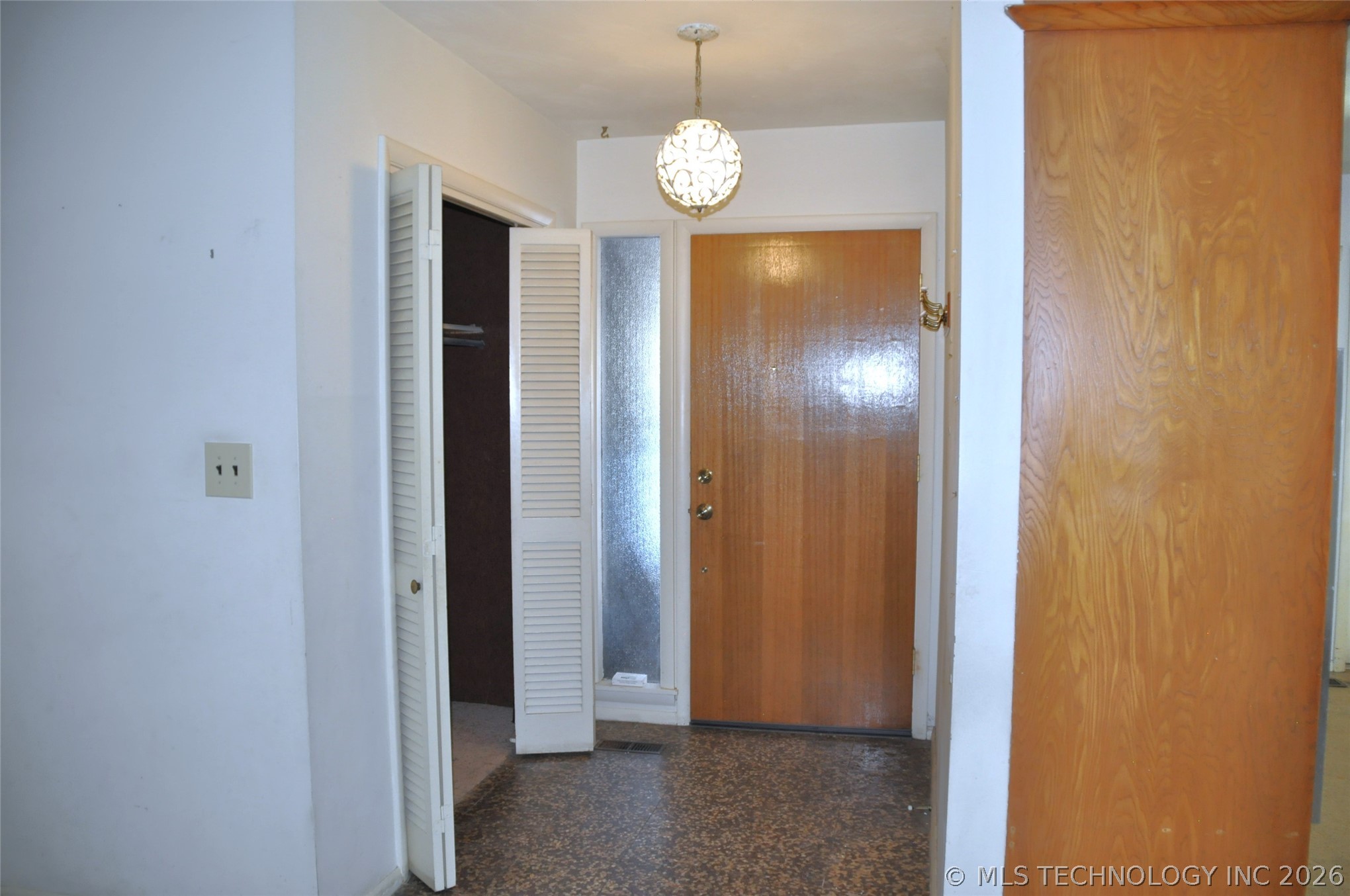 6916 E 15th Place Property Photo 3