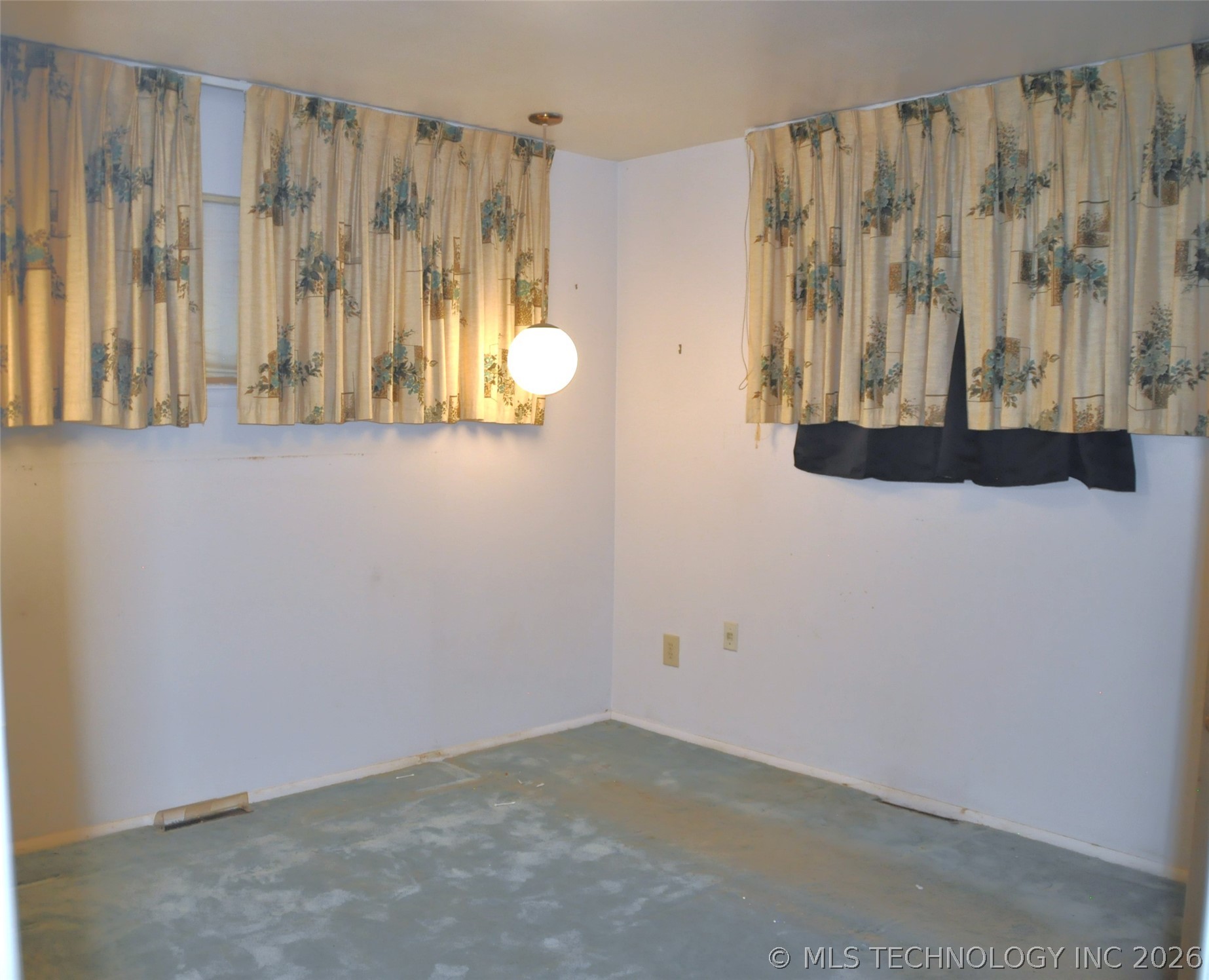 6916 E 15th Place Property Photo 14