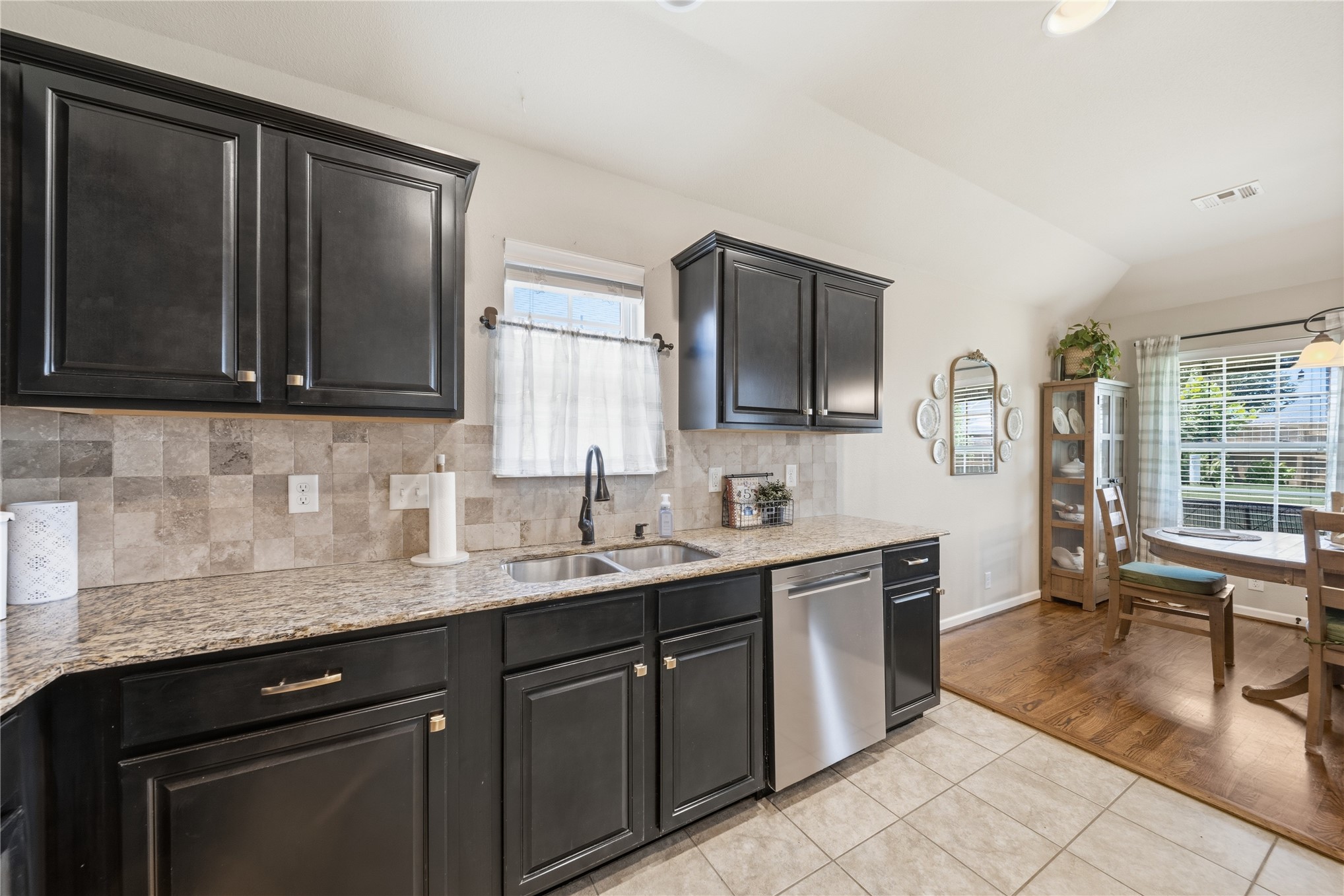 3906 S Maple Avenue Property Photo 15