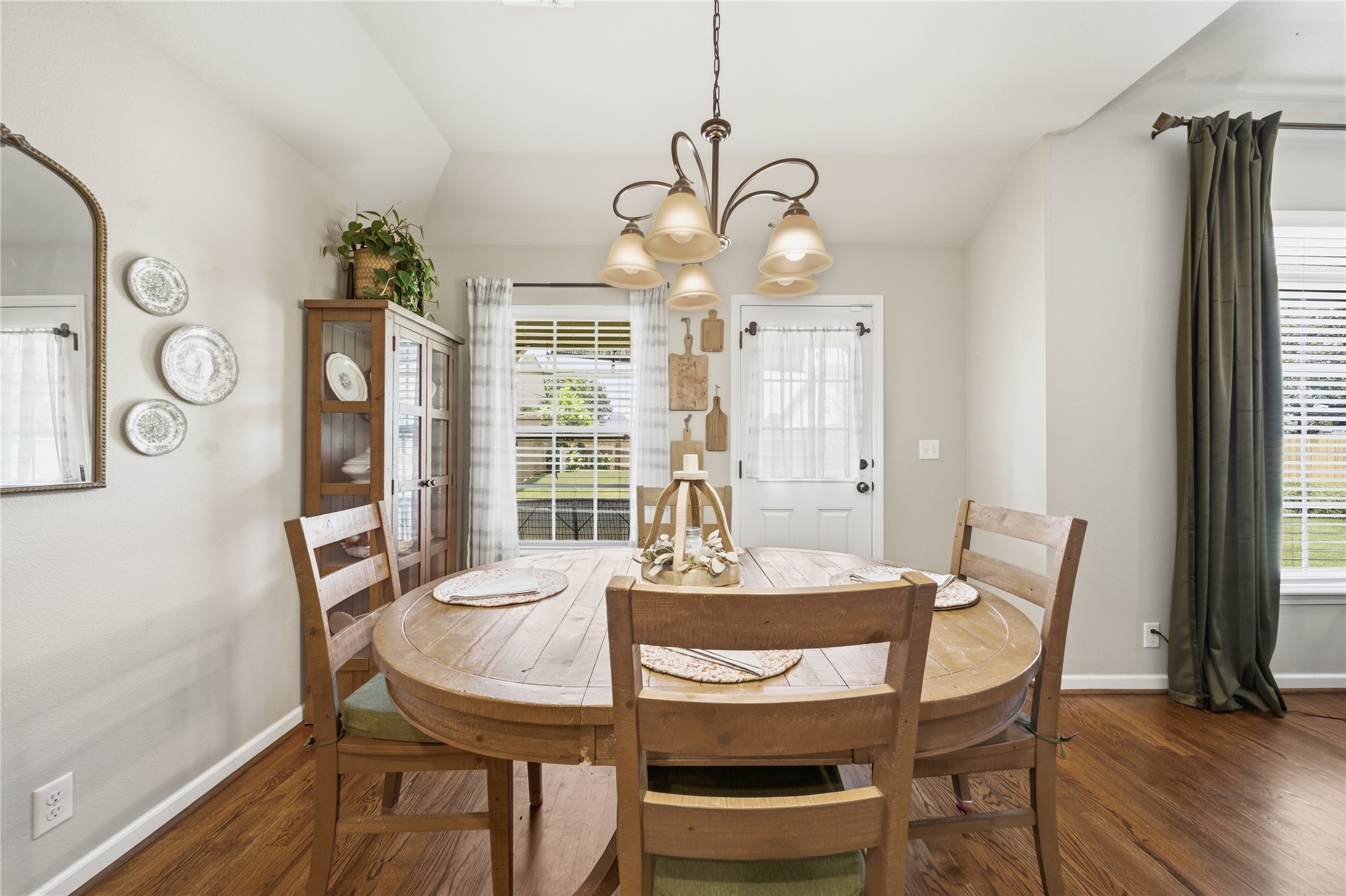3906 S Maple Avenue Property Photo 17