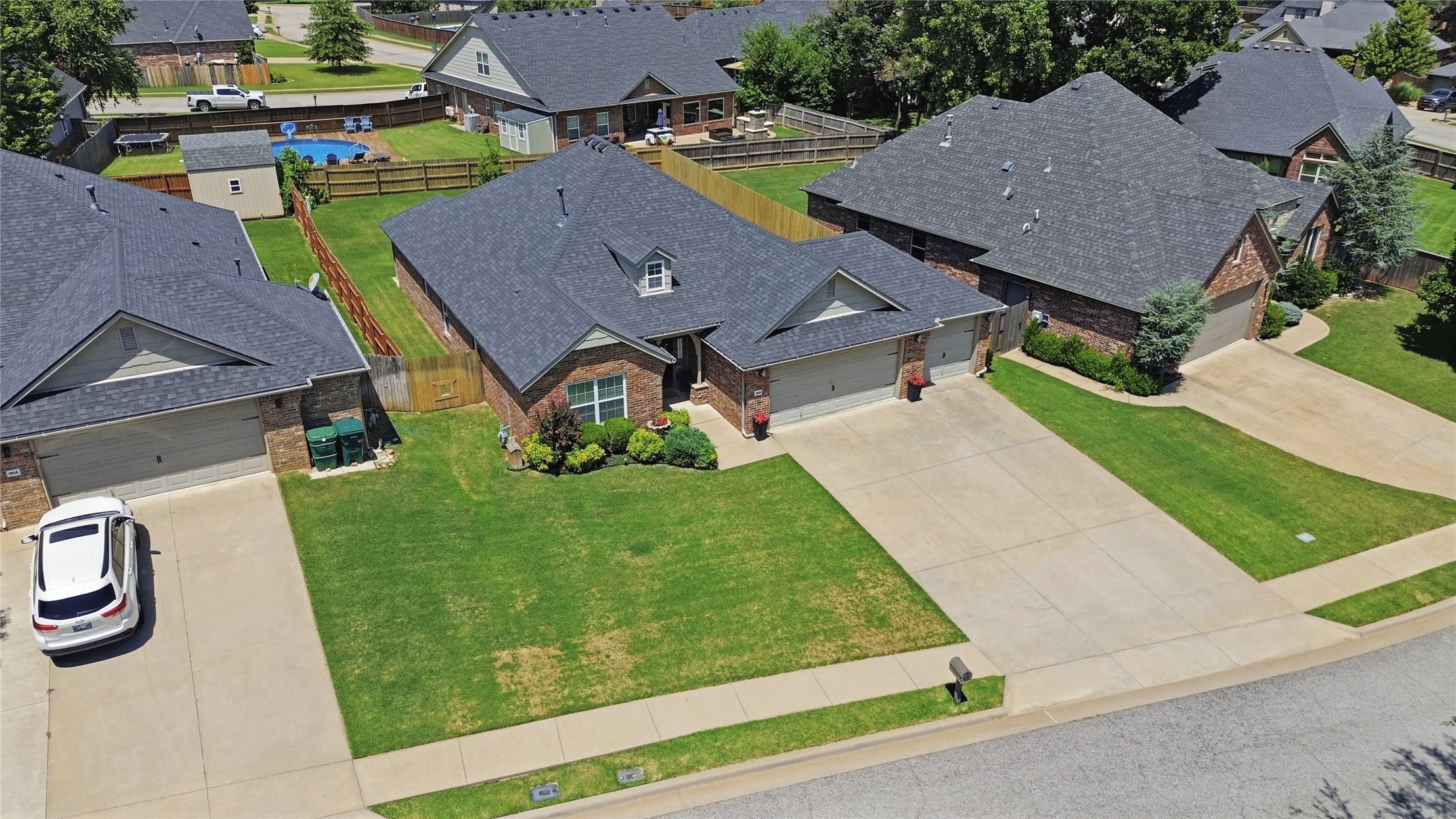 3906 S Maple Avenue Property Photo 40