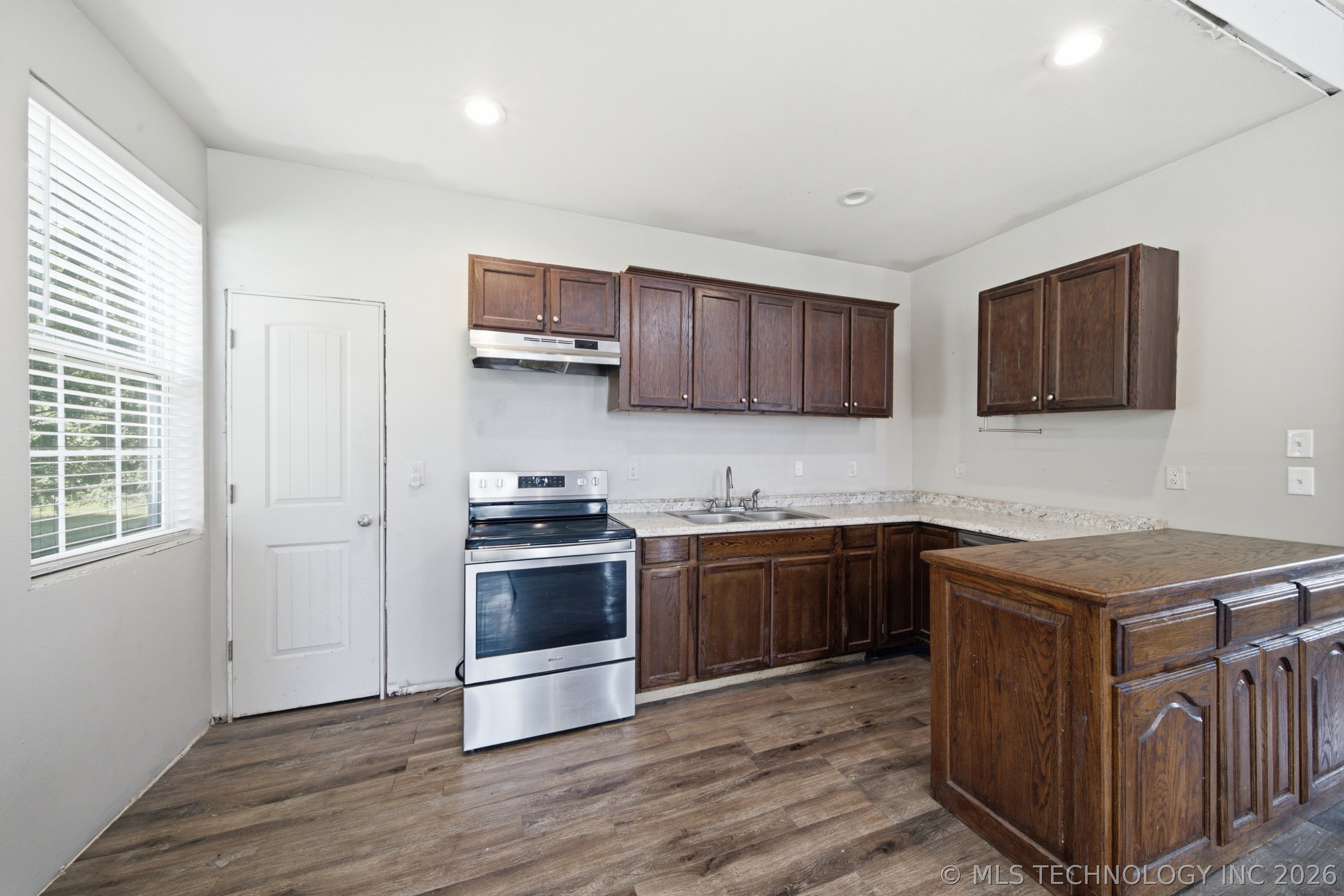 2302 E 96th Street North Property Photo 12