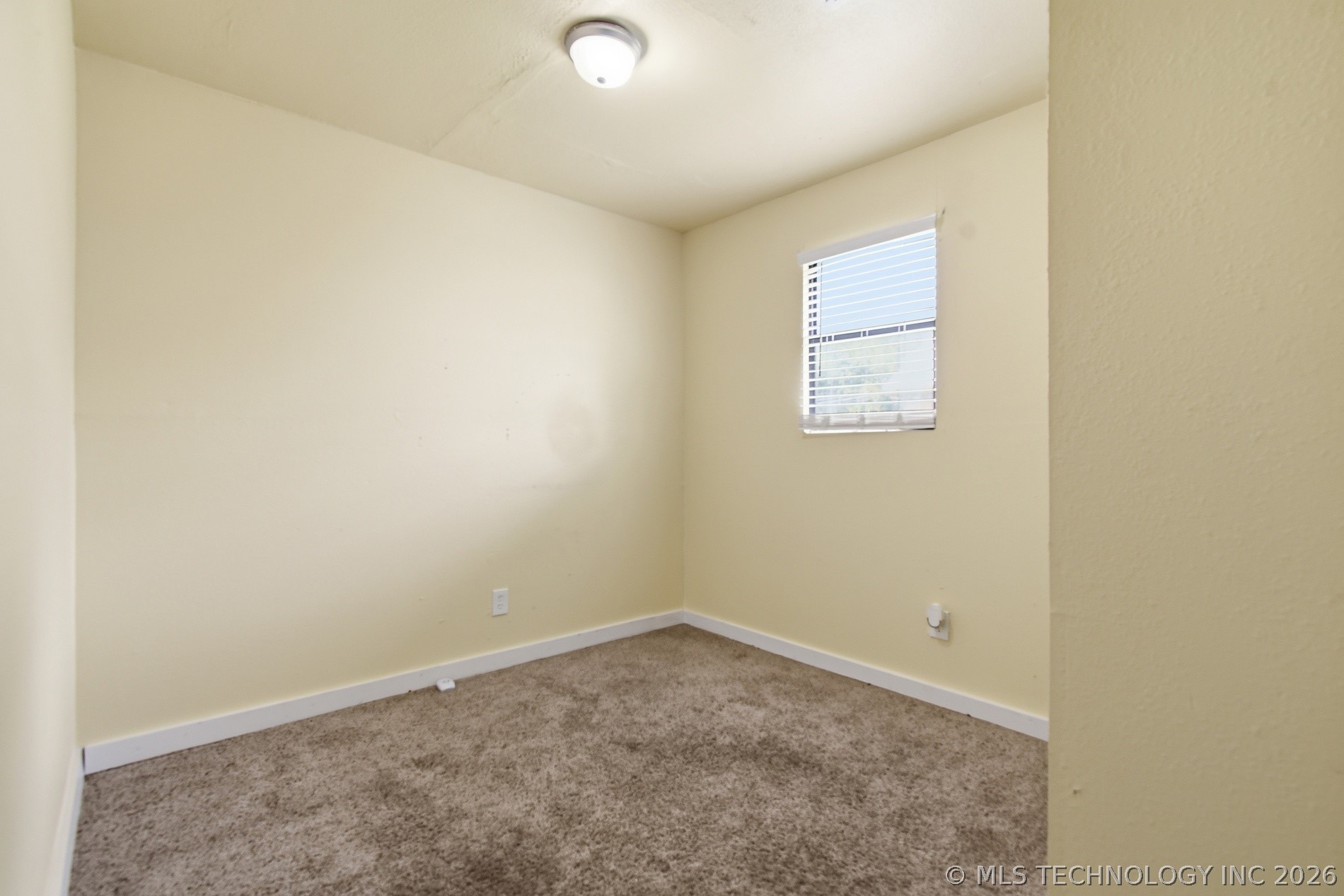 2725 W Cameron Street Property Photo 17