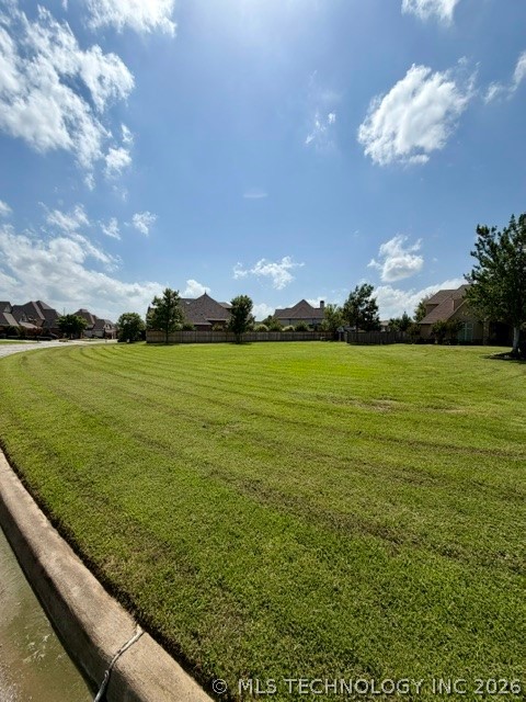 639 W 79th Street Property Photo 3