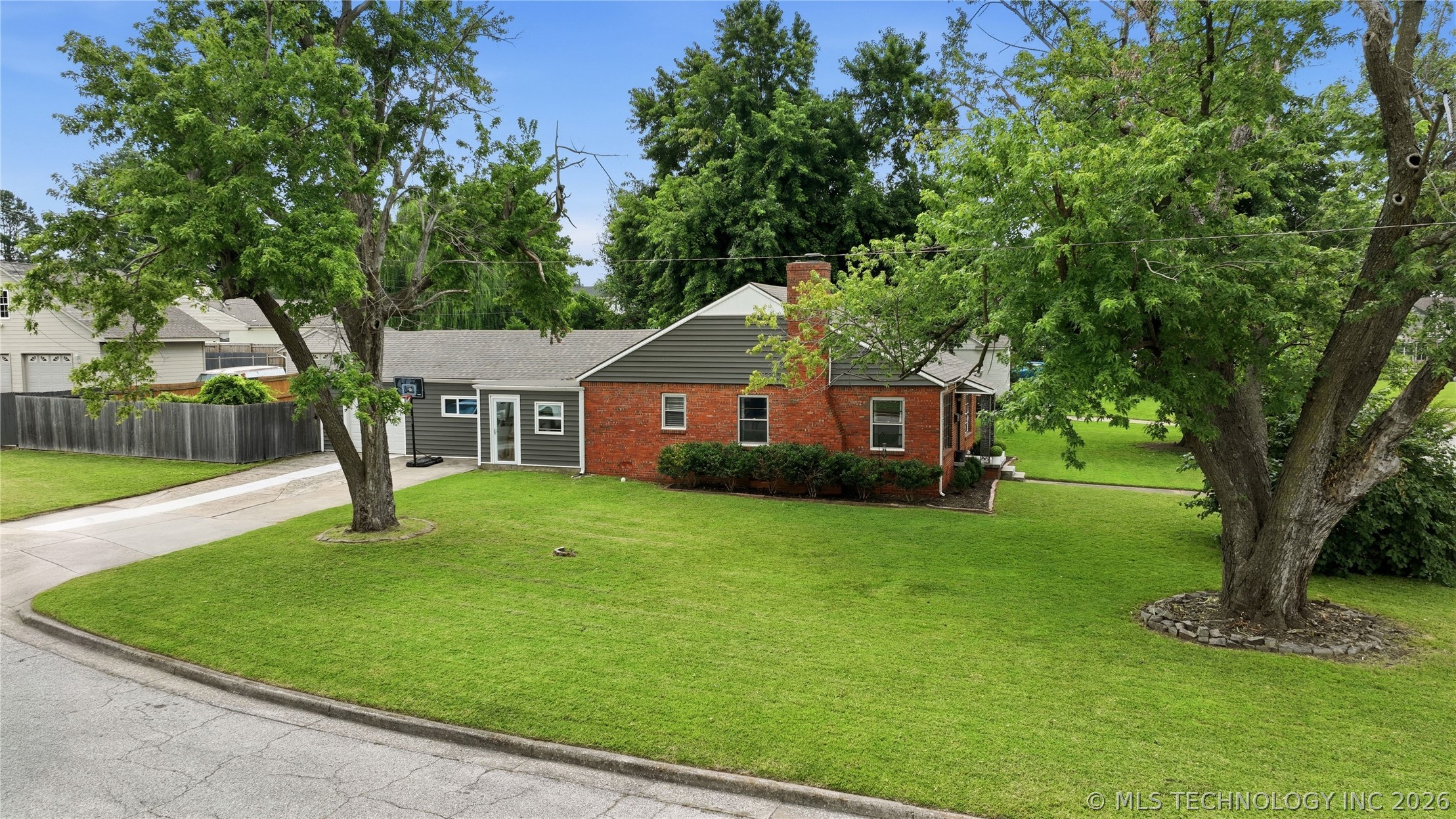 2303 S Delaware Court Property Photo 3