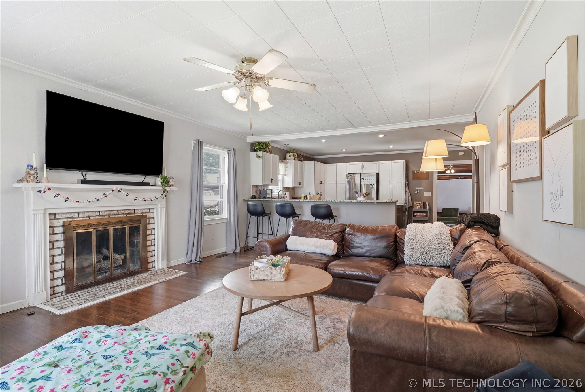2303 S Delaware Court Property Photo 4