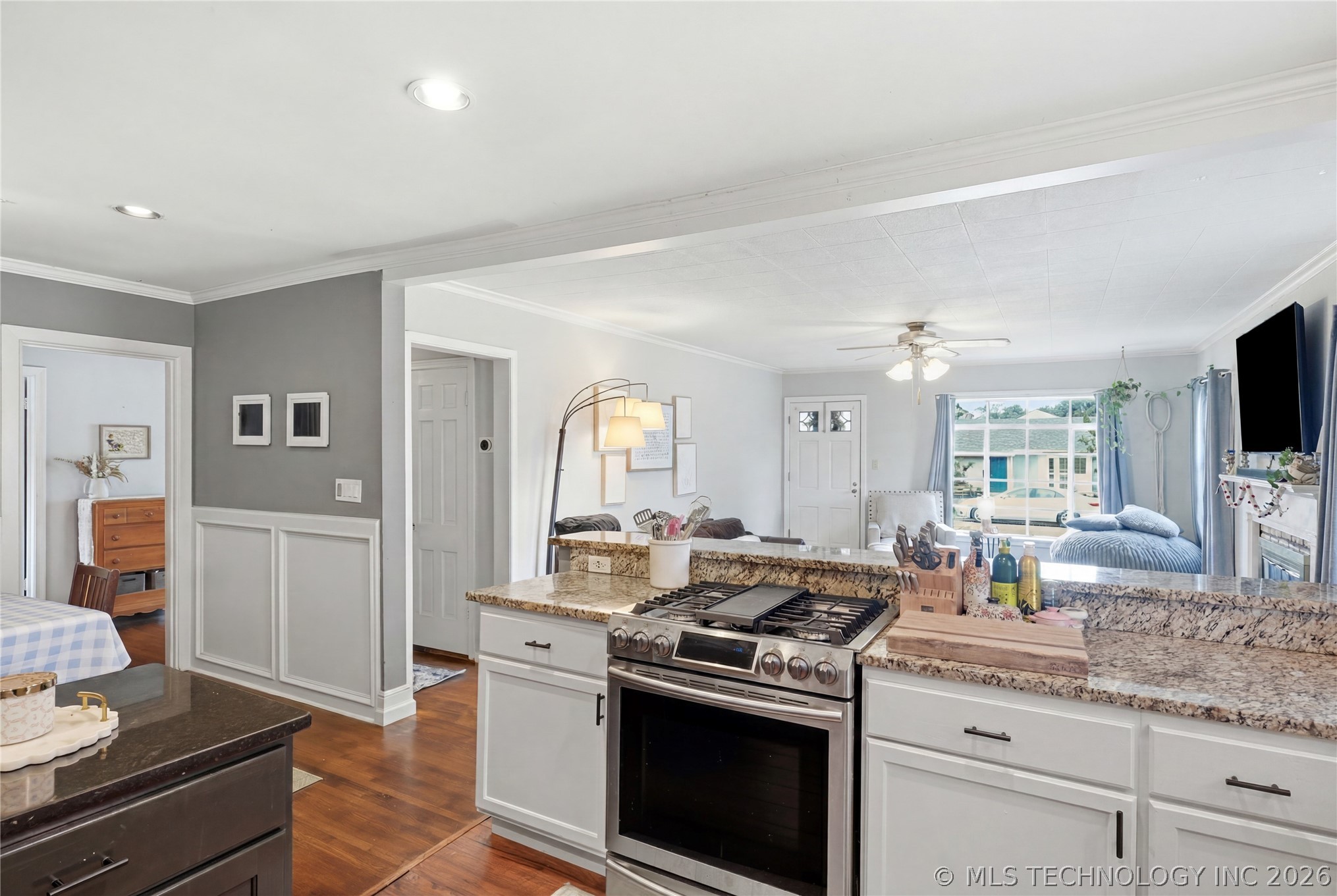 2303 S Delaware Court Property Photo 10