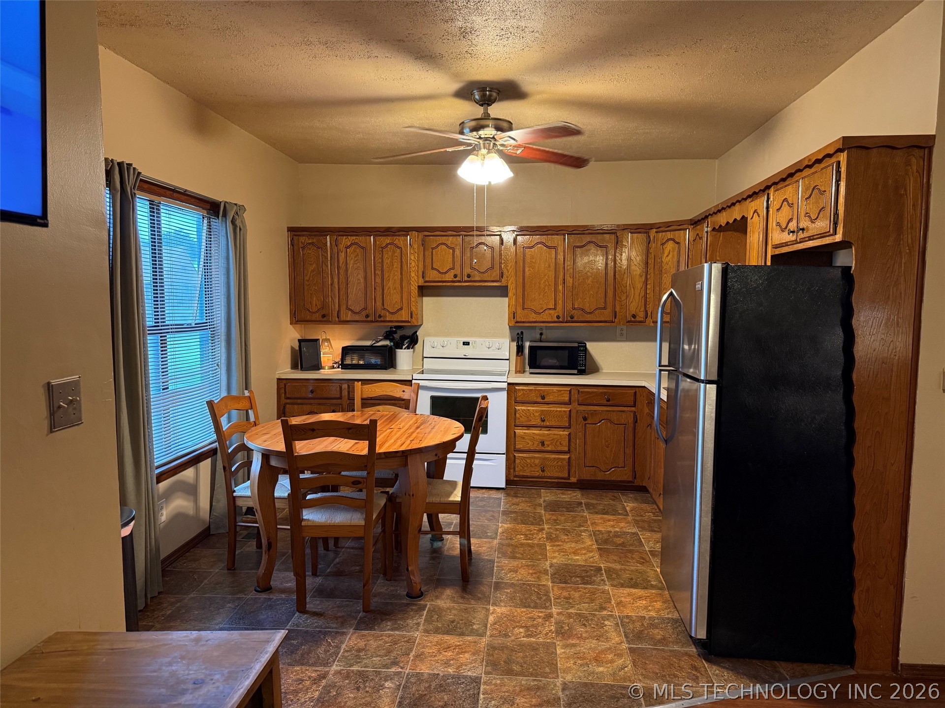 512 W 21st Street Property Photo 6
