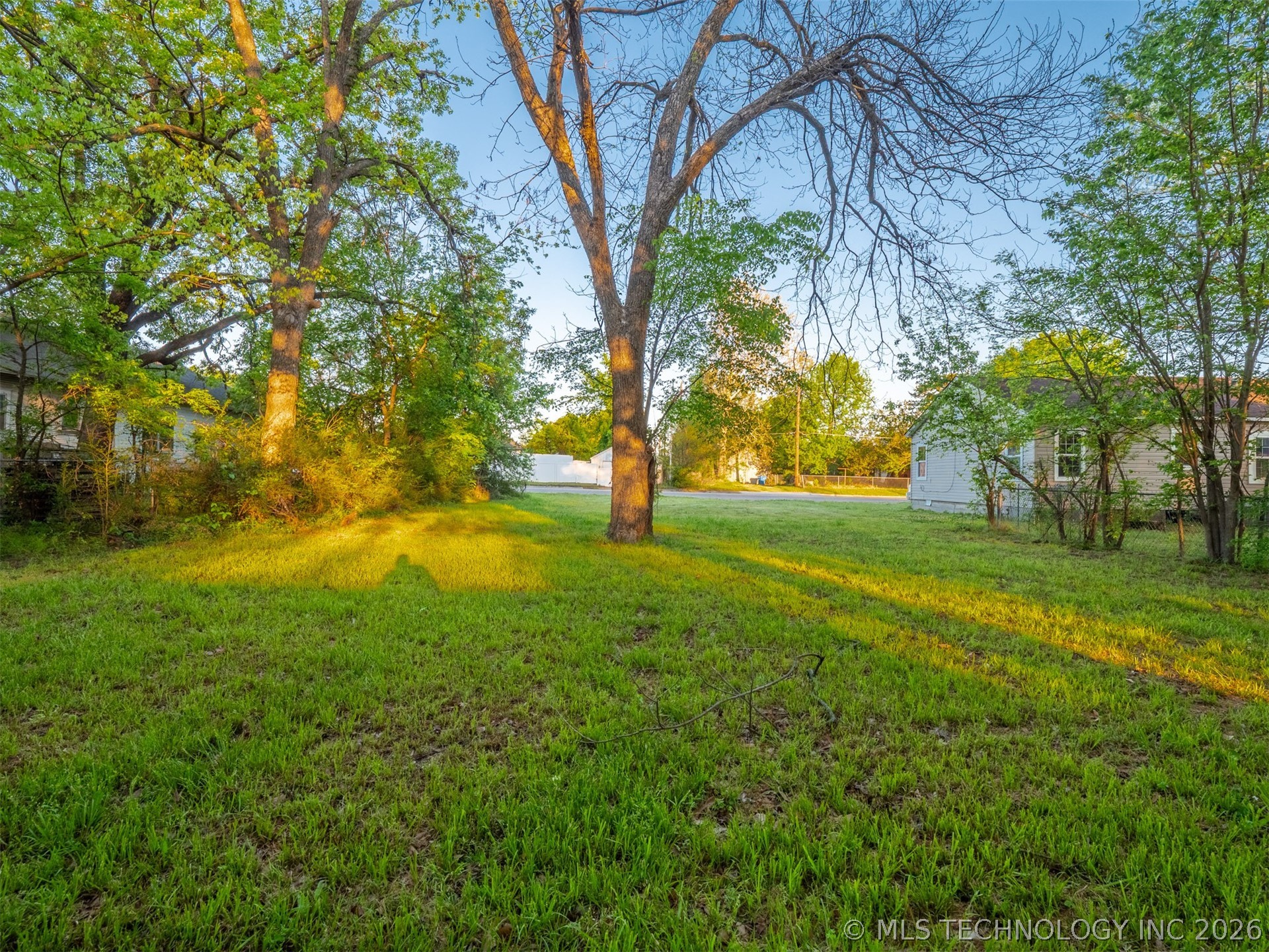 610 S Strong Property Photo 3