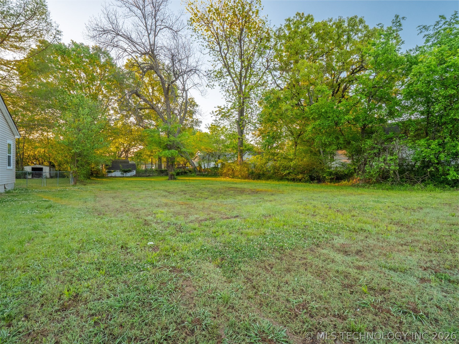 610 S Strong Property Photo 4