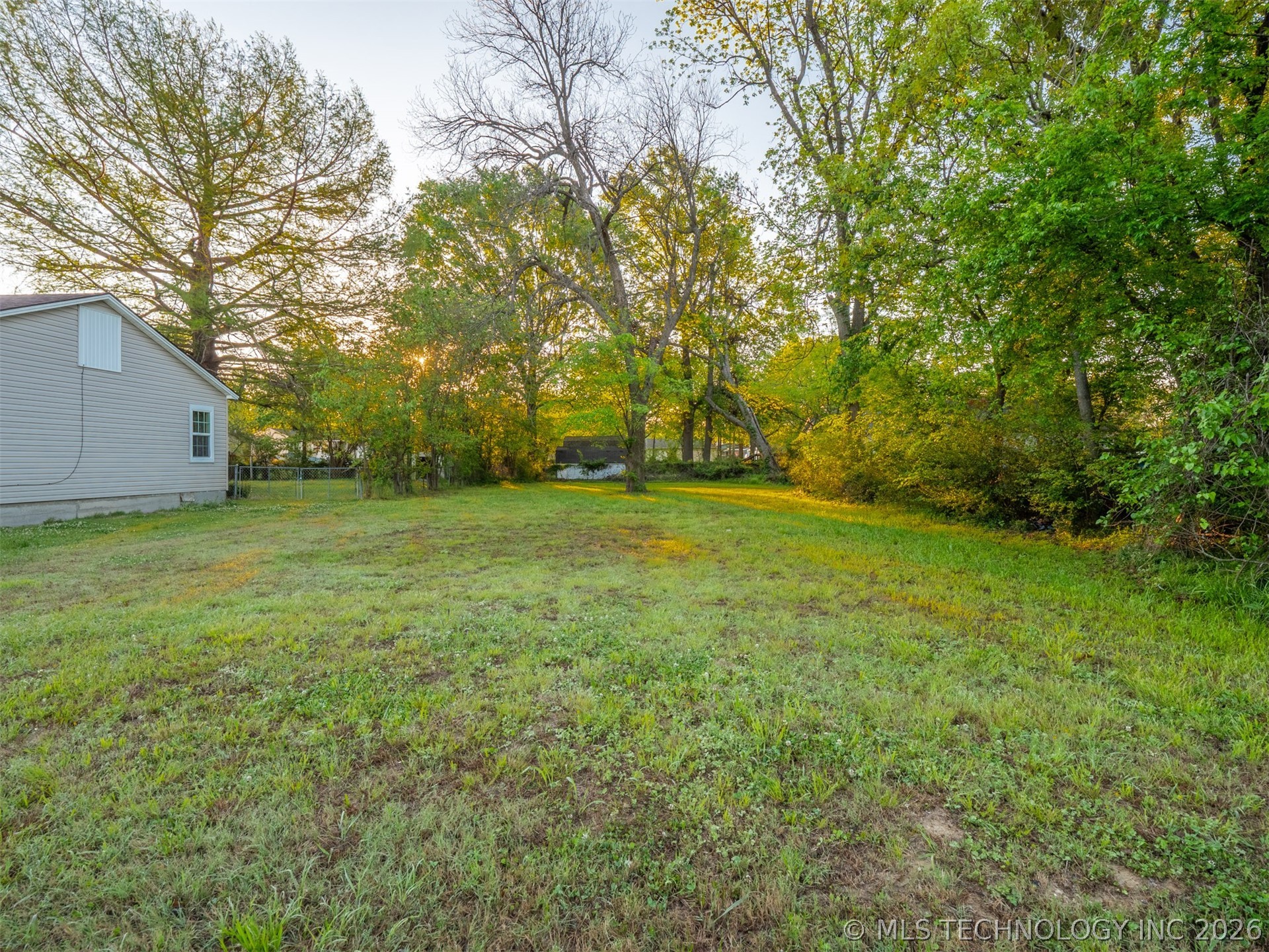 610 S Strong Property Photo 5