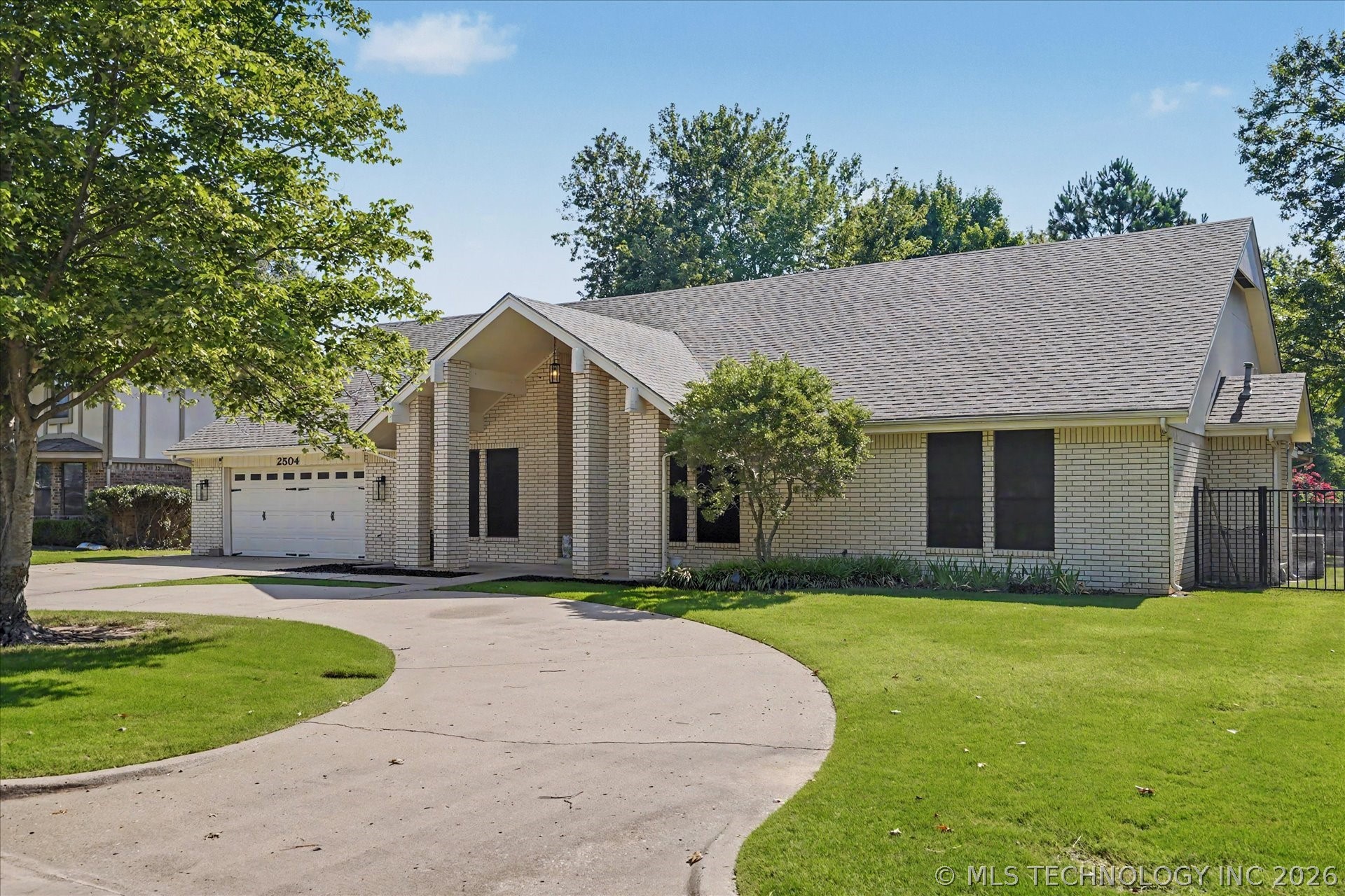 2504 Fort Davis Drive Property Photo 3