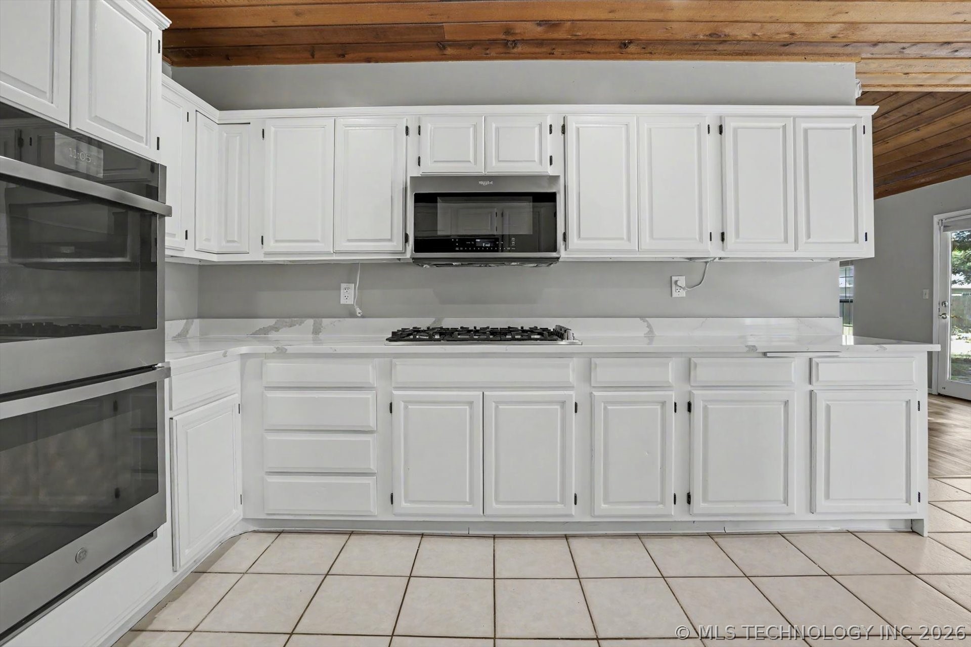 2504 Fort Davis Drive Property Photo 11