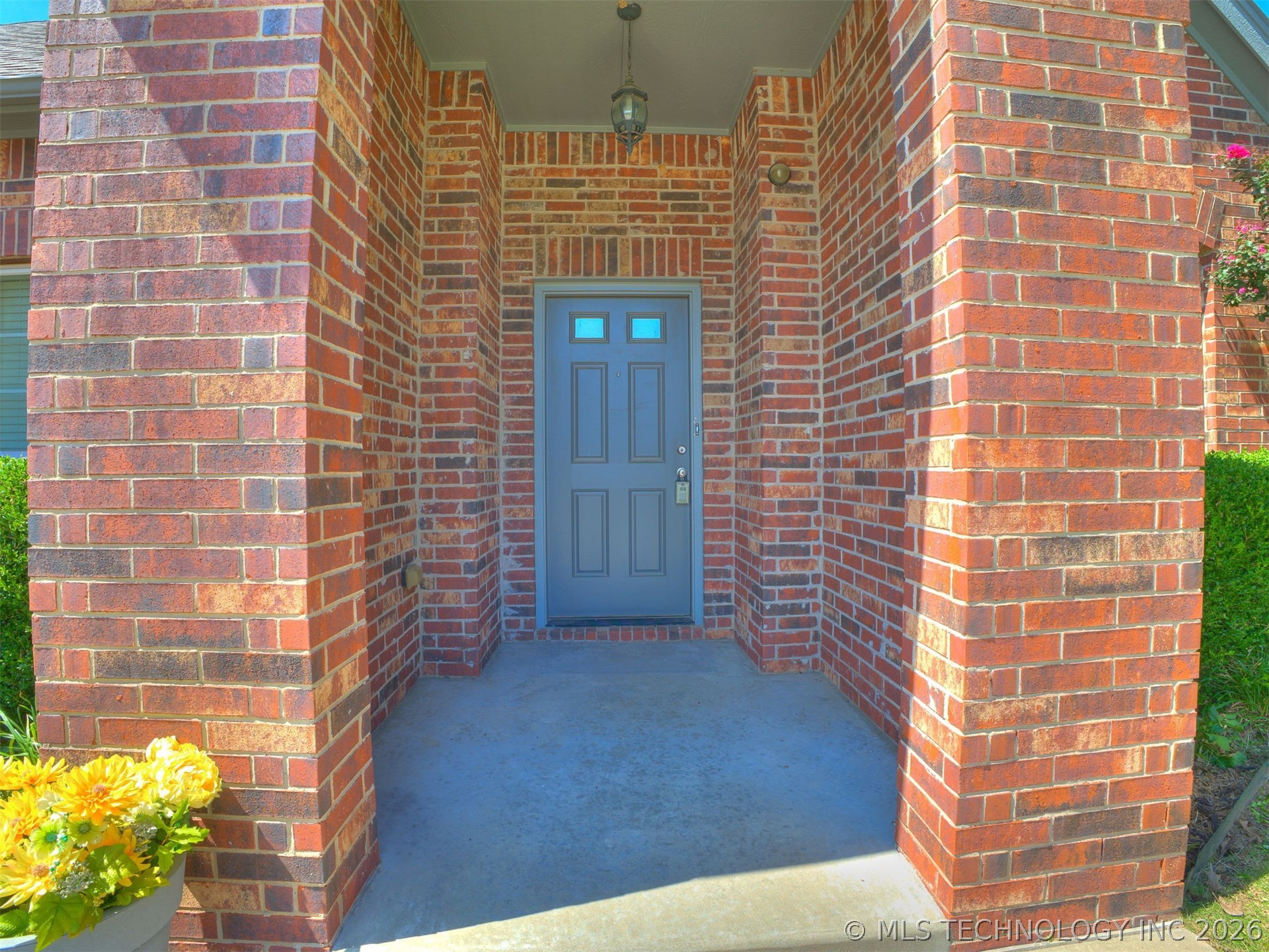 1320 W Dover Street Property Photo 6