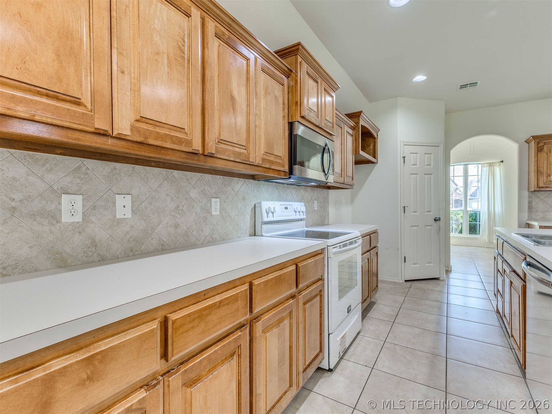 1320 W Dover Street Property Photo 10