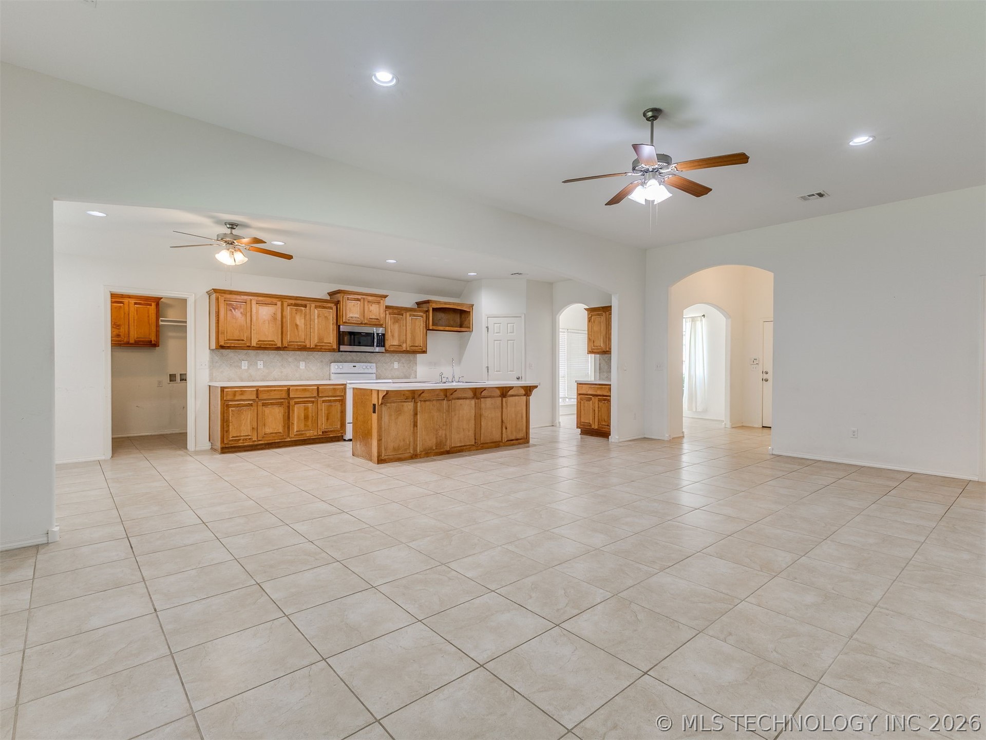 1320 W Dover Street Property Photo 25