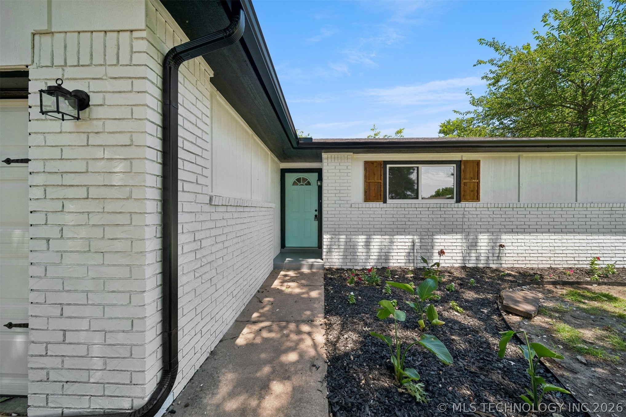 9231 E 58th Street Property Photo 3