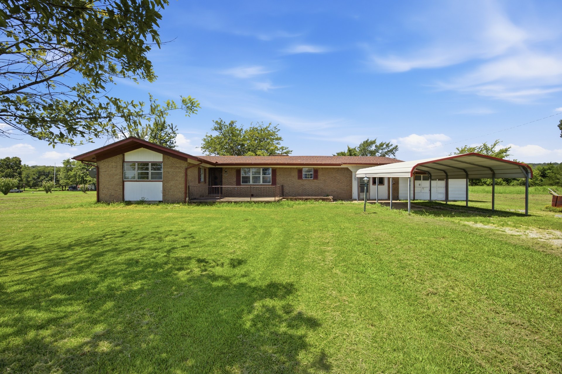 1069 N Coal Creek Road Property Photo 1