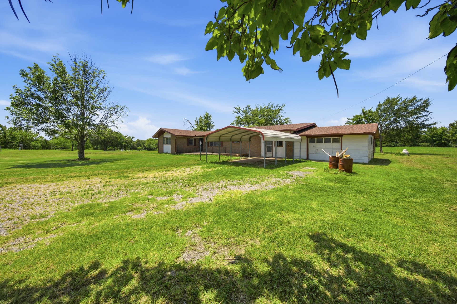 1069 N Coal Creek Road Property Photo 2