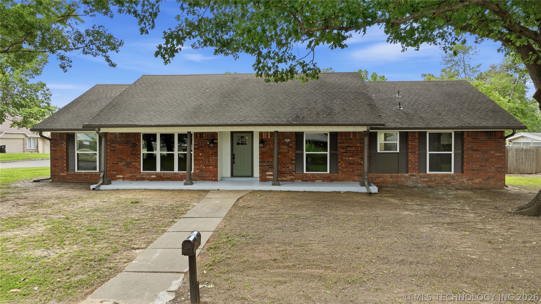 4001 S Maple Avenue Property Photo 3