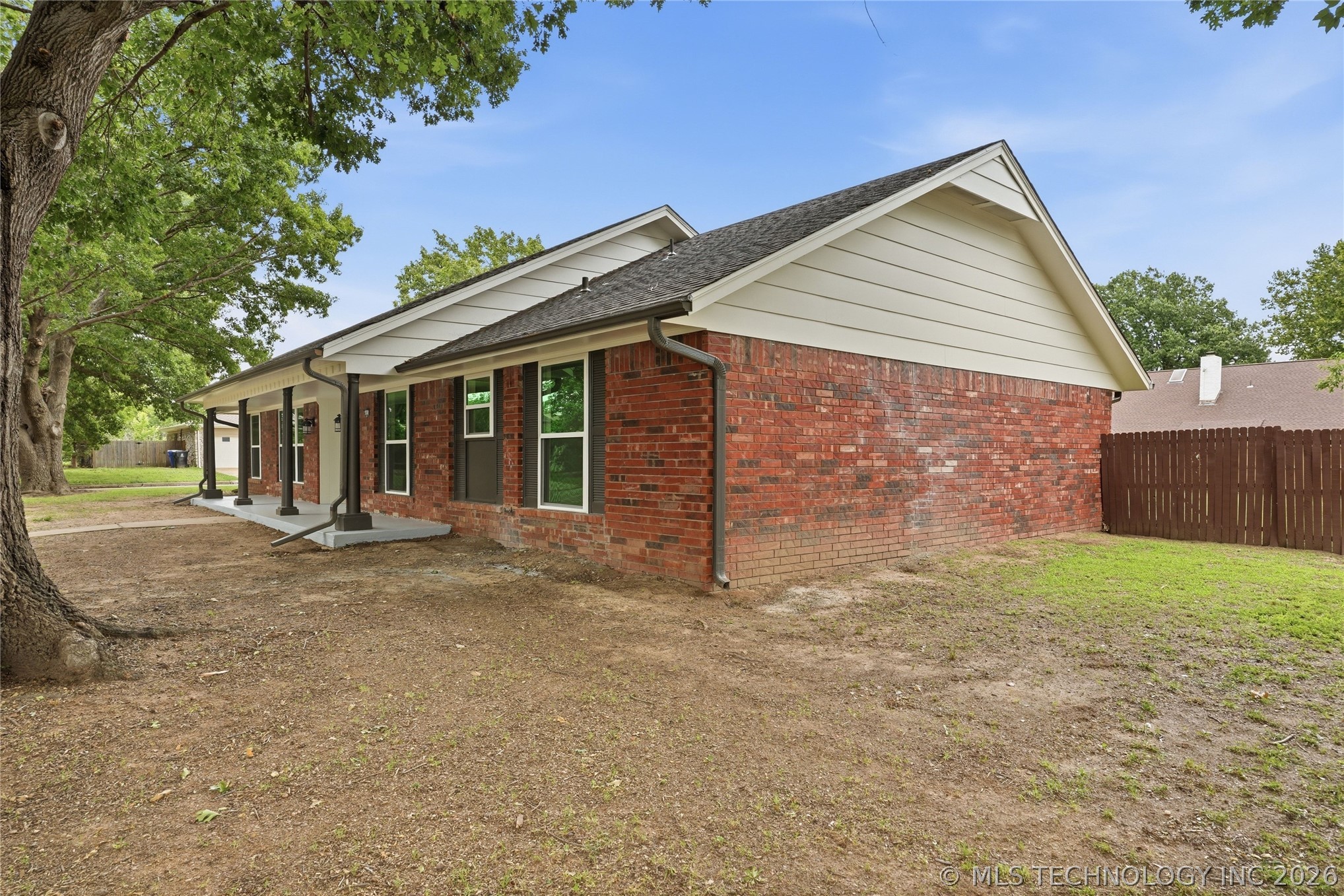 4001 S Maple Avenue Property Photo 4