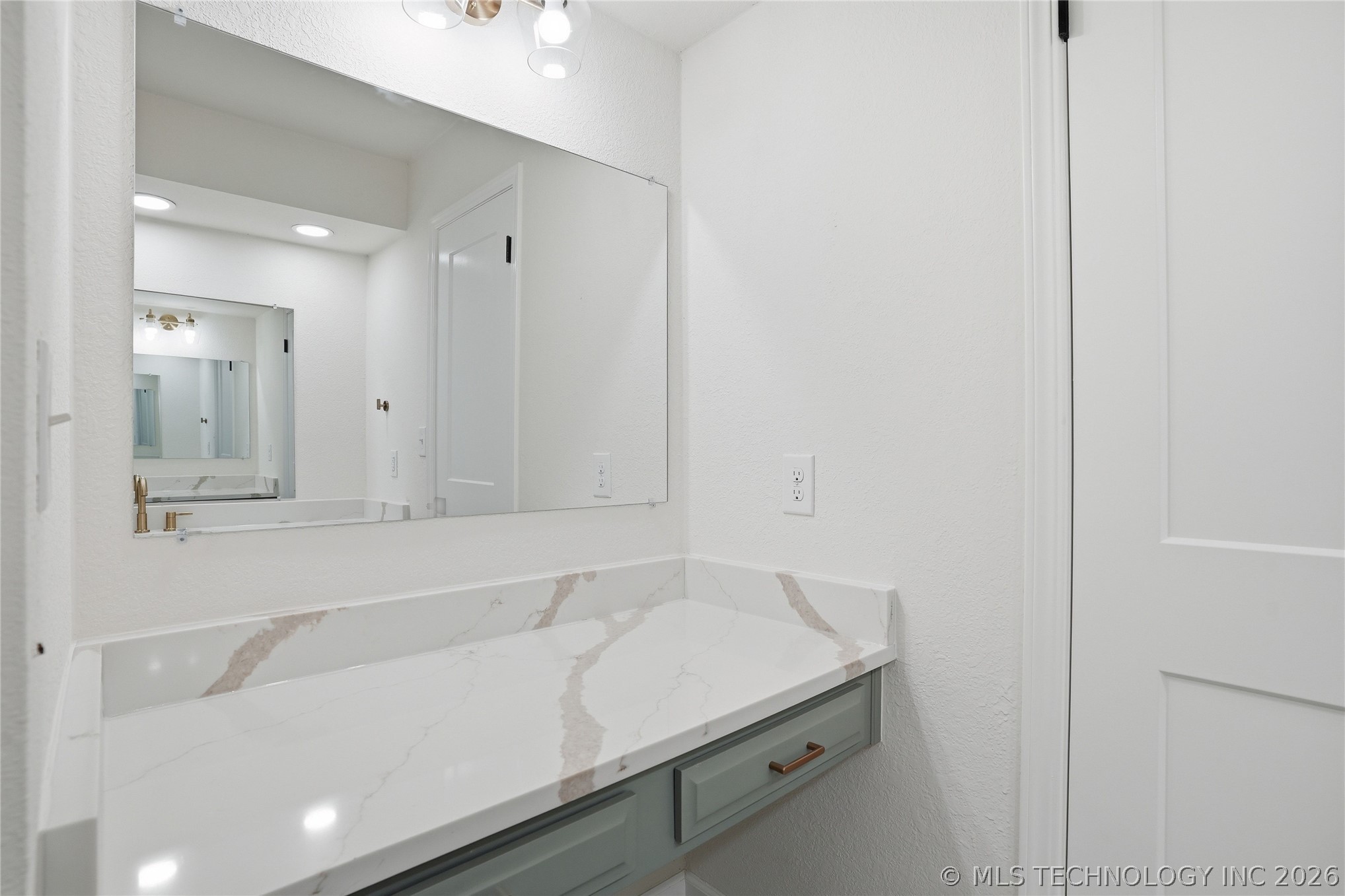 4001 S Maple Avenue Property Photo 27
