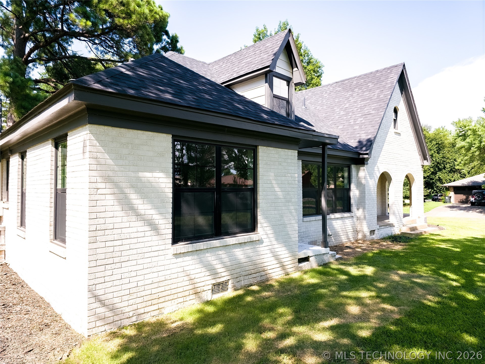 223 N 10th Property Photo 8