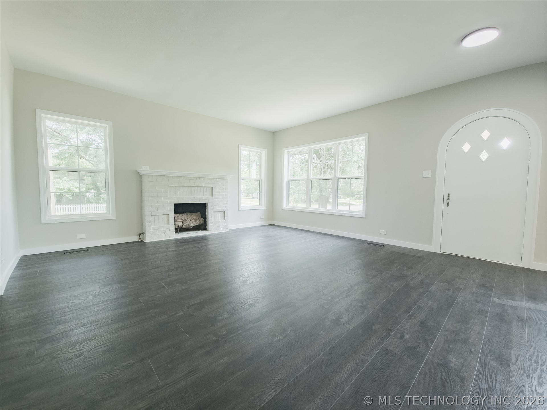 223 N 10th Property Photo 14