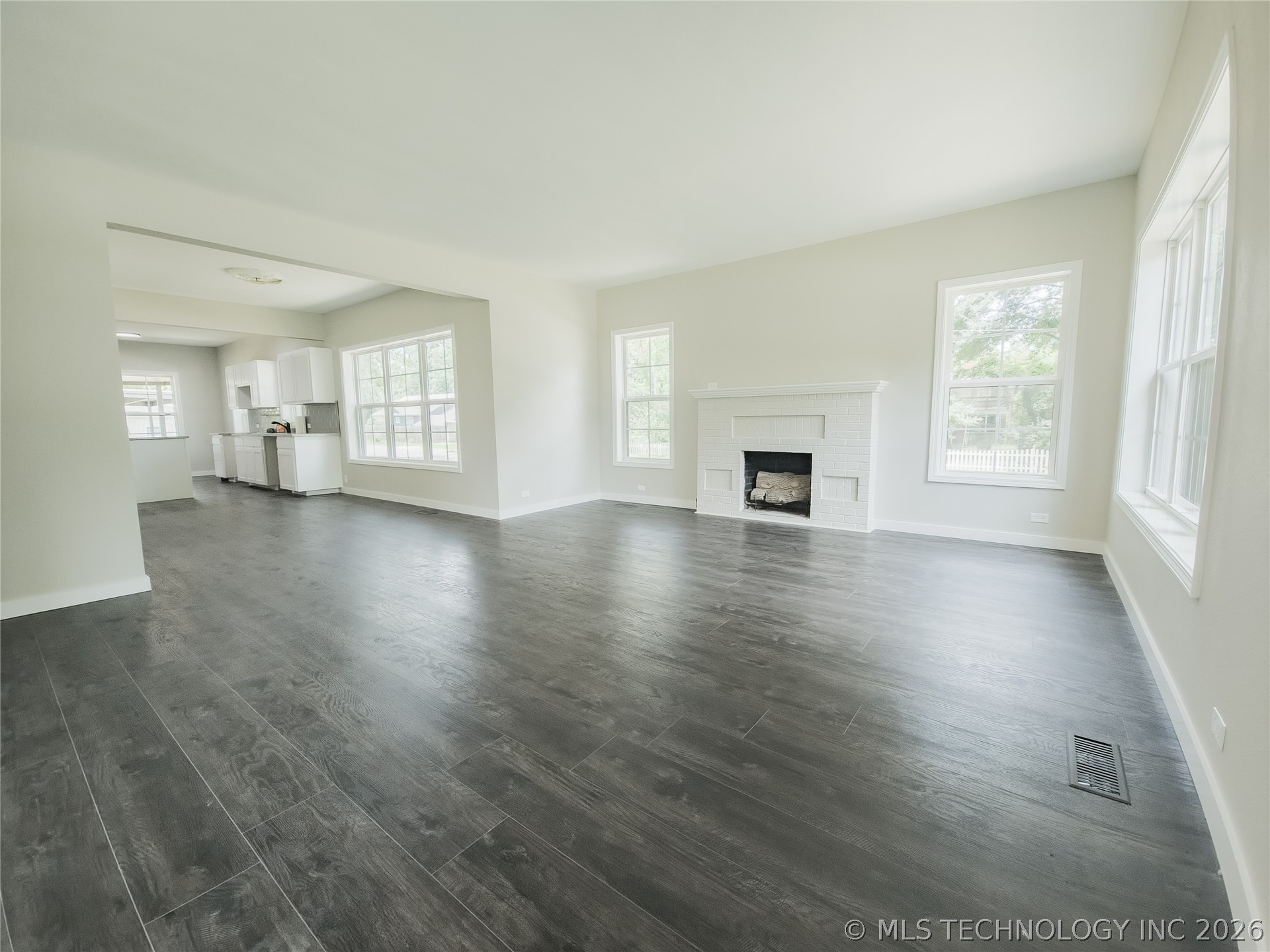 223 N 10th Property Photo 15