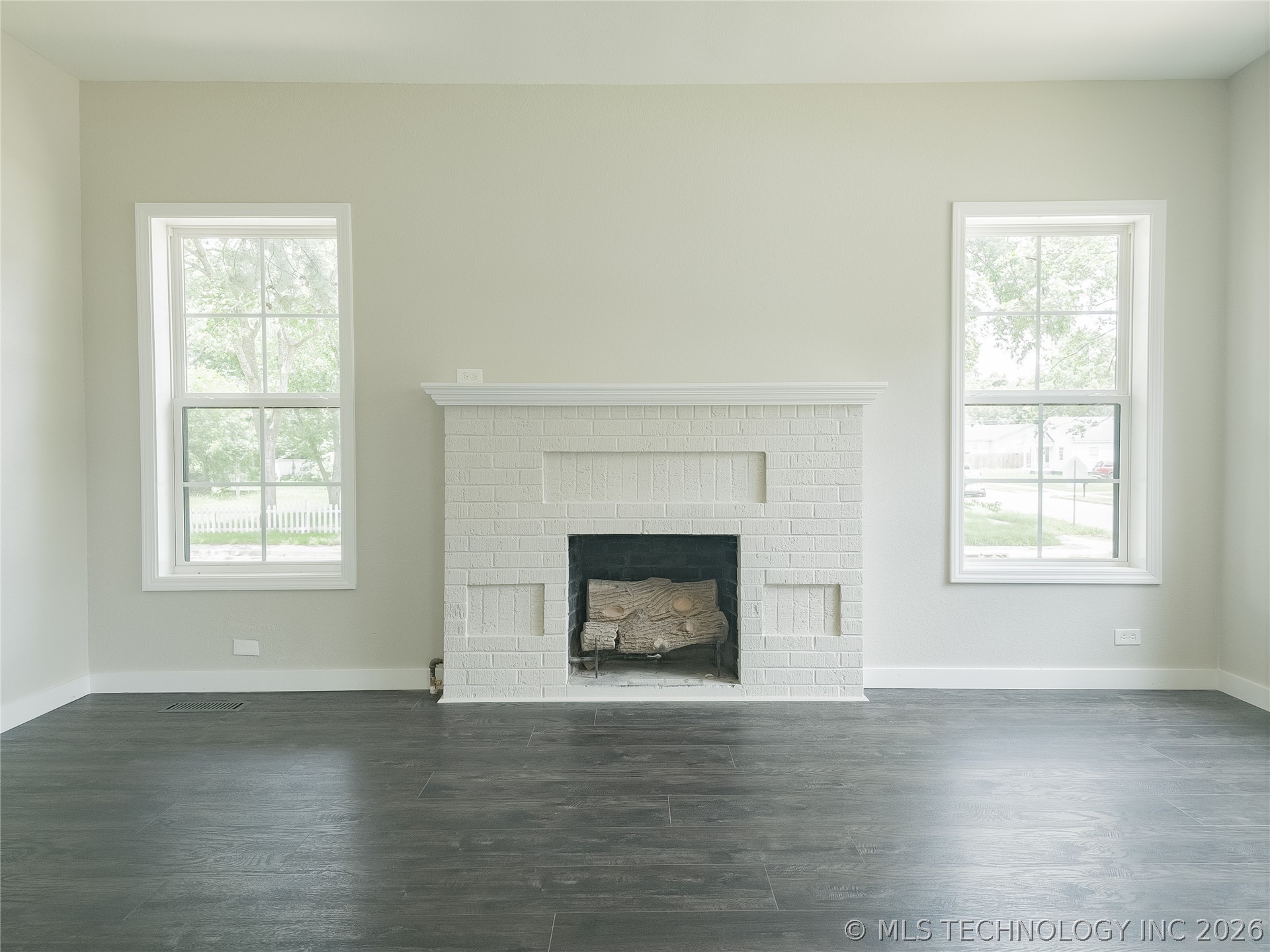 223 N 10th Property Photo 16