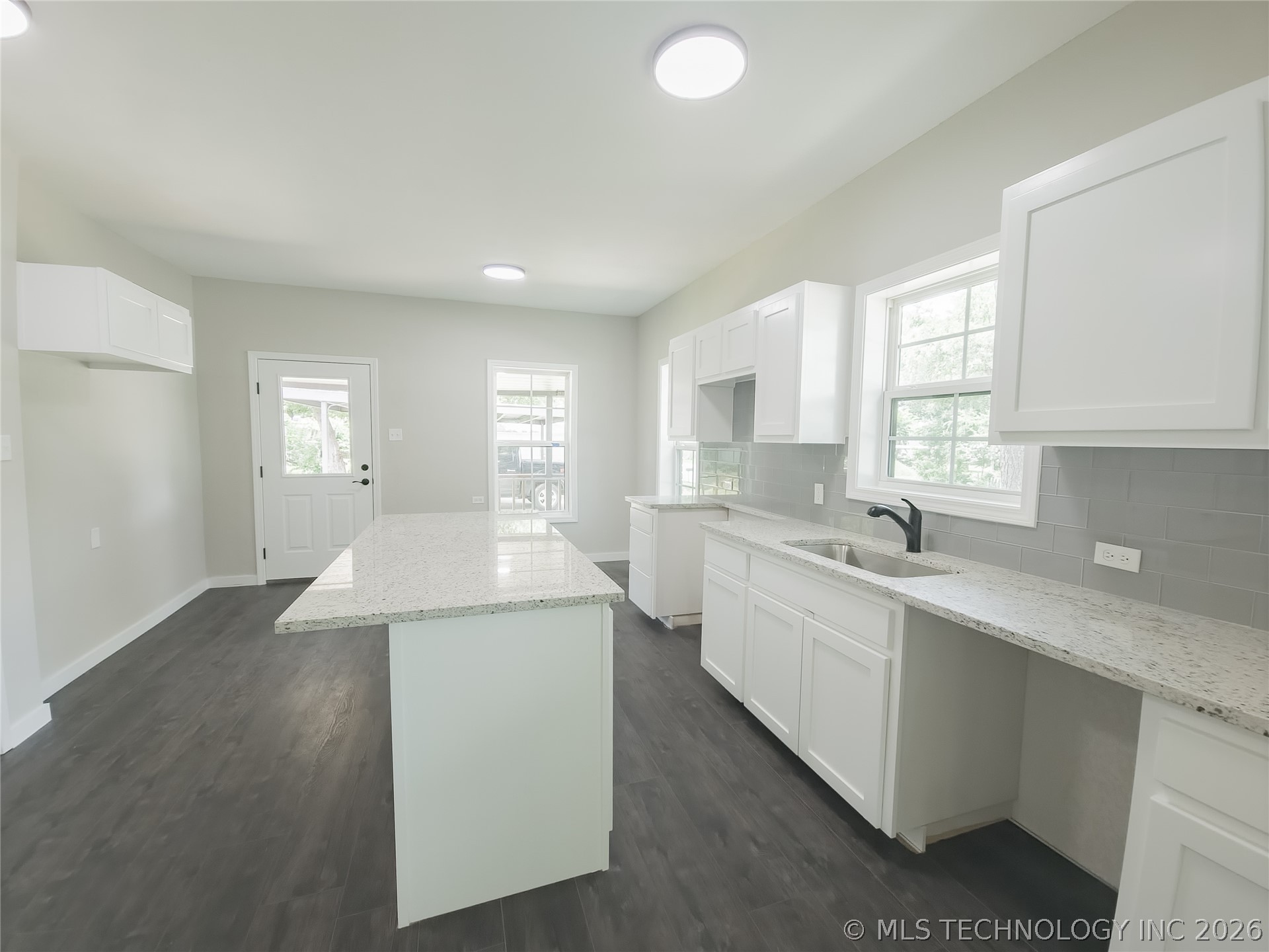 223 N 10th Property Photo 35