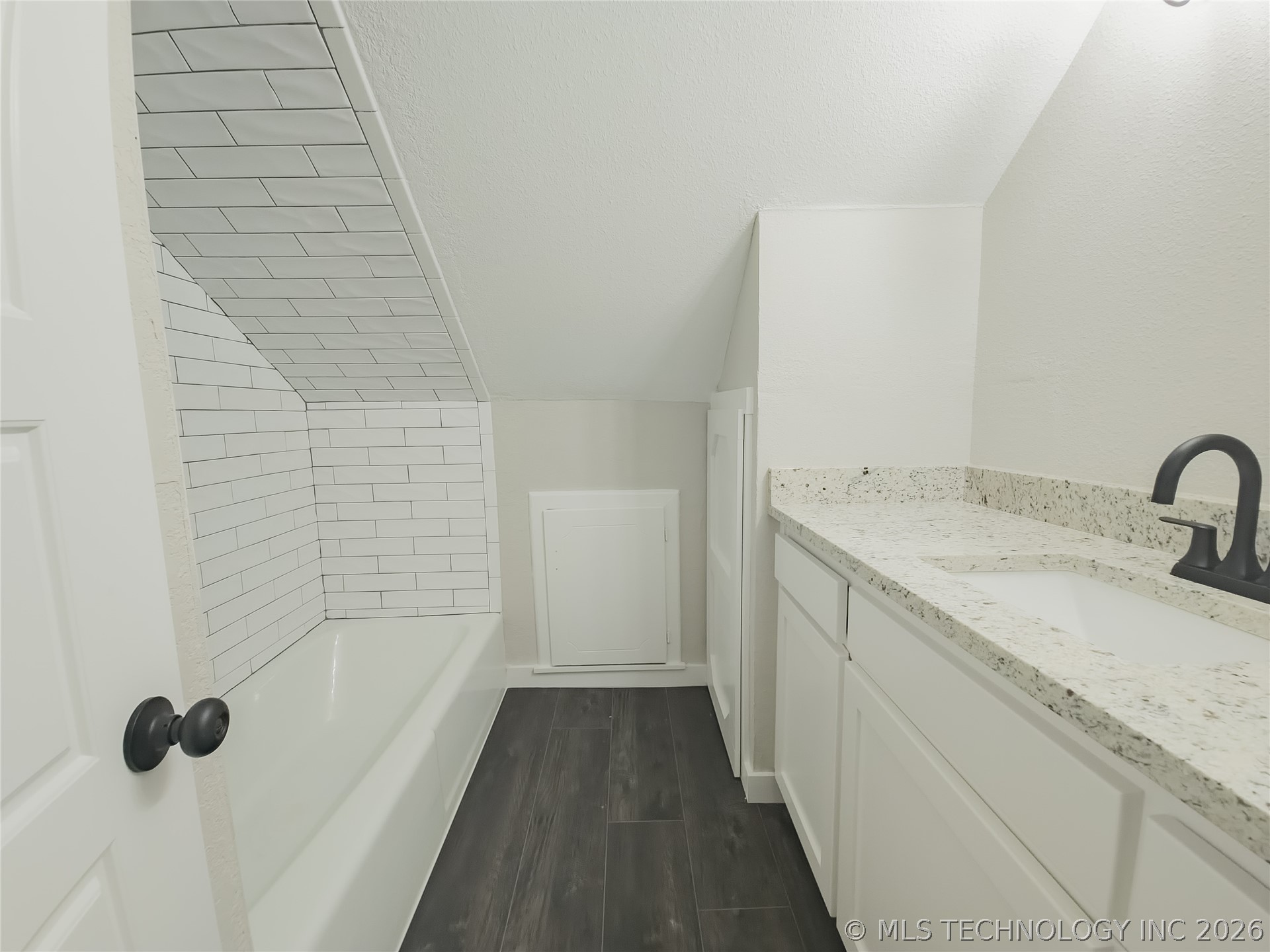 223 N 10th Property Photo 37