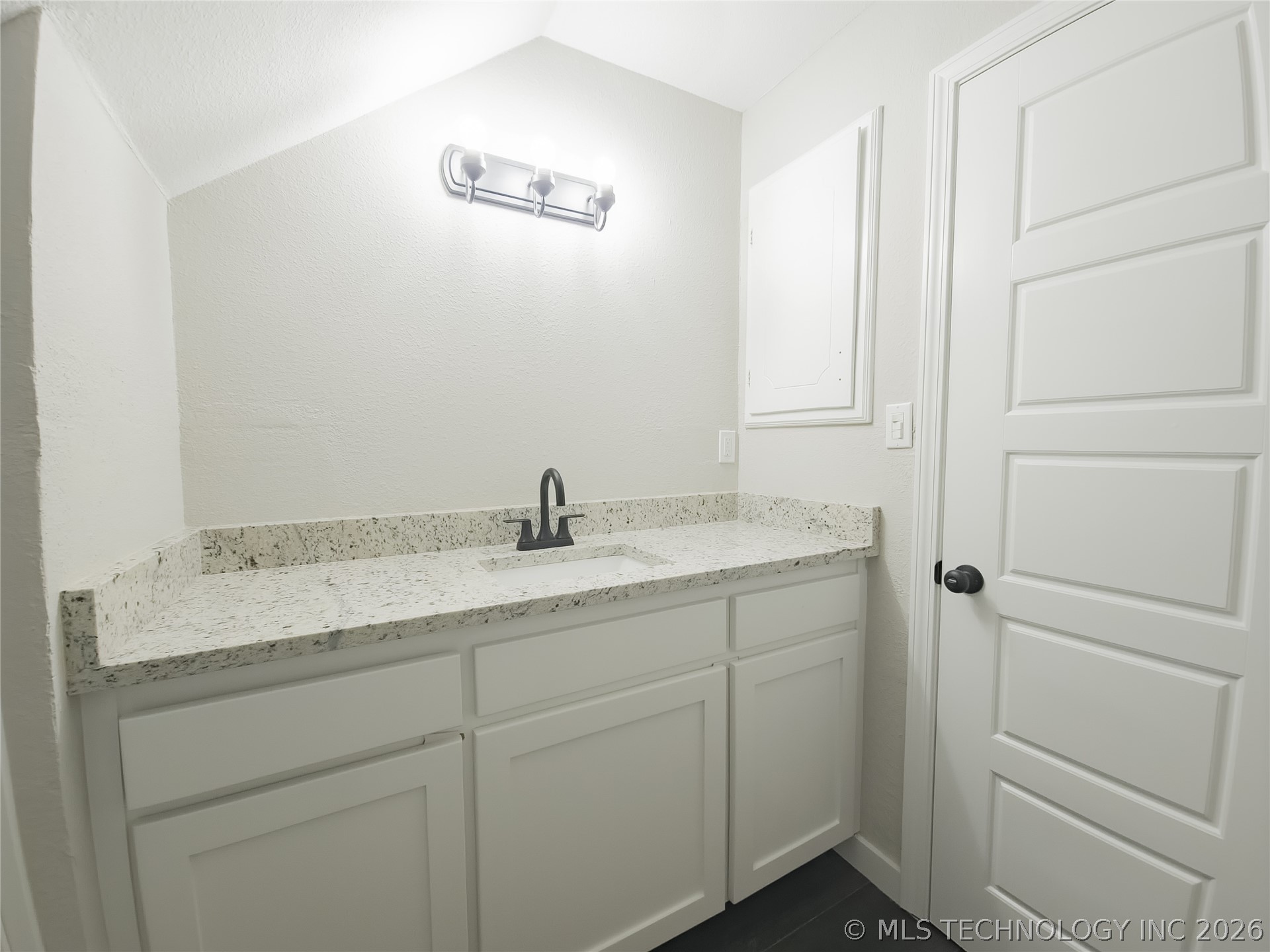 223 N 10th Property Photo 39