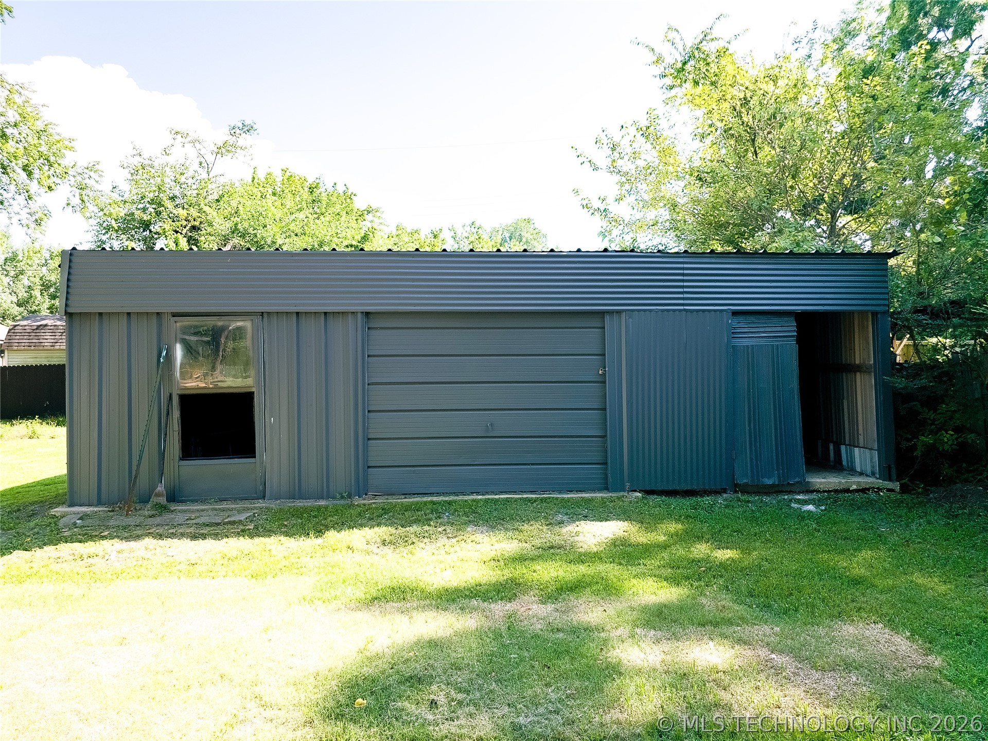 223 N 10th Property Photo 47