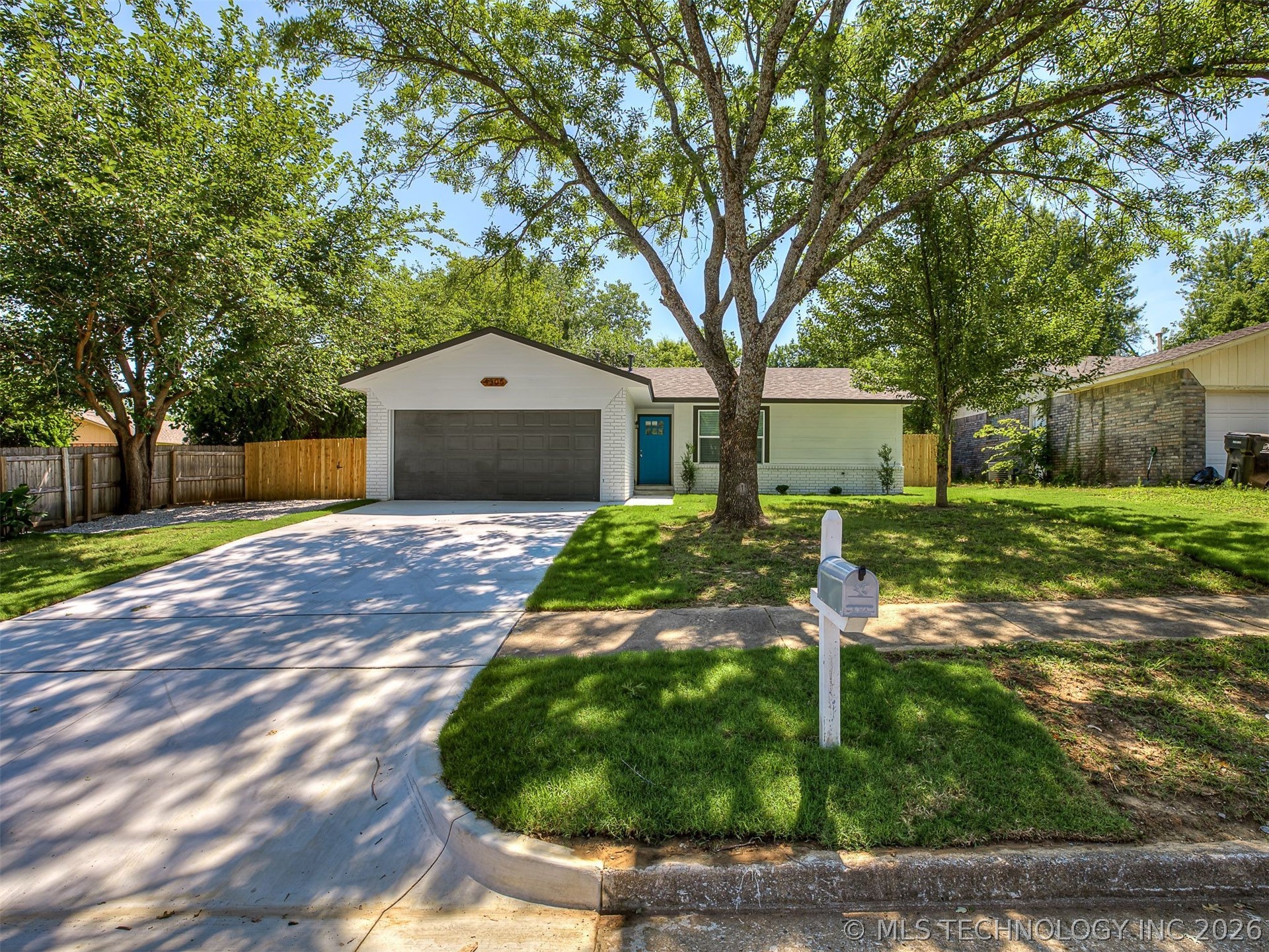 4305 S 1st Place Property Photo 1